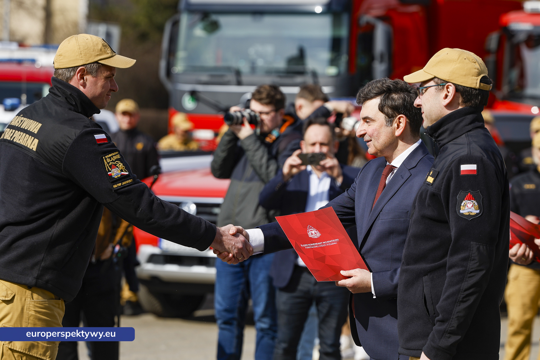 Europerspektywy Przekazanie sprzętu dla PSP w Katowicach. Nowe wozy strażackie i specjalistyczne wyposażenie dla jednostek z województwa śląskiego