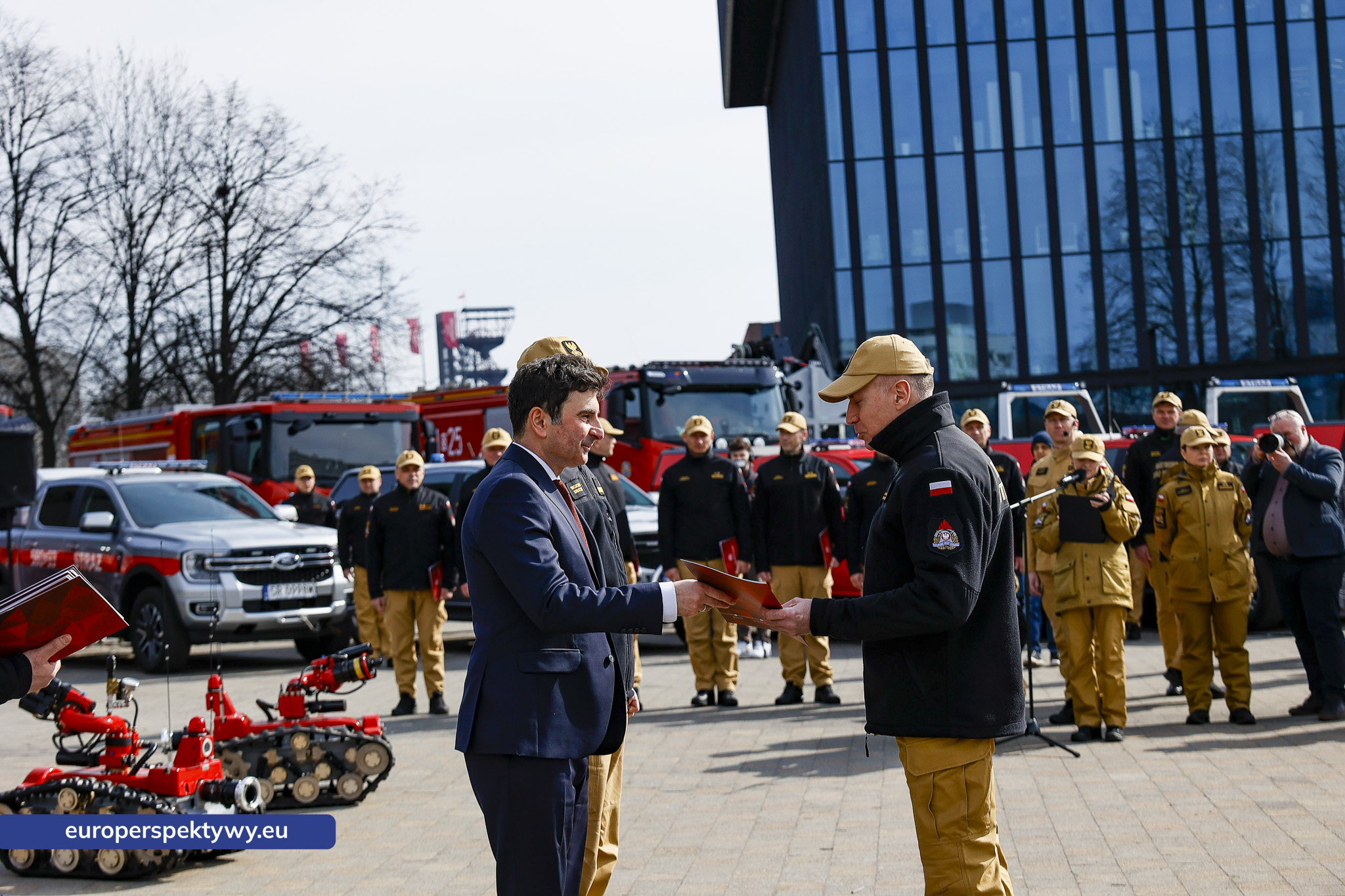 Europerspektywy Przekazanie sprzętu dla PSP w Katowicach. Nowe wozy strażackie i specjalistyczne wyposażenie dla jednostek z województwa śląskiego