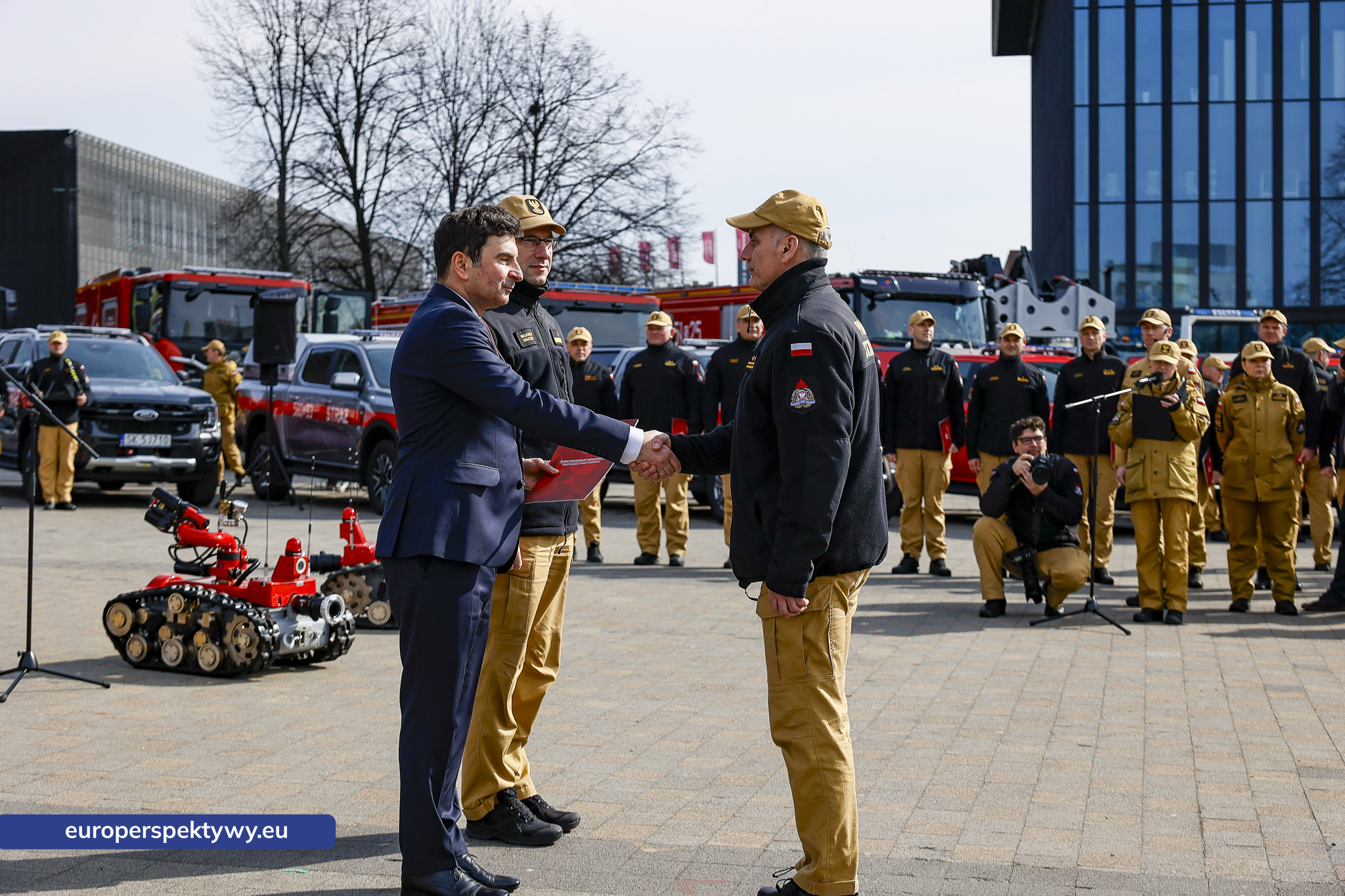 Europerspektywy Przekazanie sprzętu dla PSP w Katowicach. Nowe wozy strażackie i specjalistyczne wyposażenie dla jednostek z województwa śląskiego