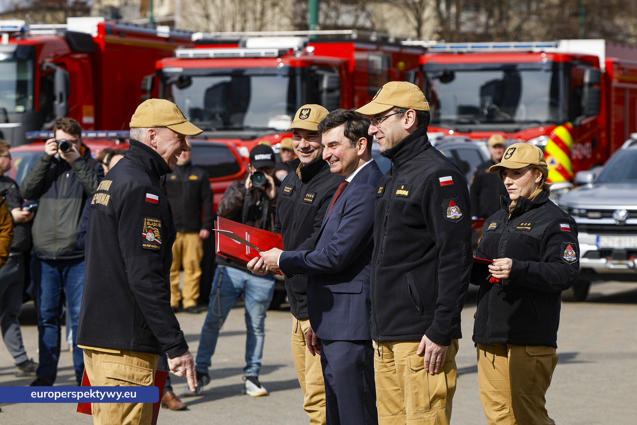 Europerspektywy Przekazanie sprzętu dla PSP w Katowicach. Nowe wozy strażackie i specjalistyczne wyposażenie dla jednostek z województwa śląskiego