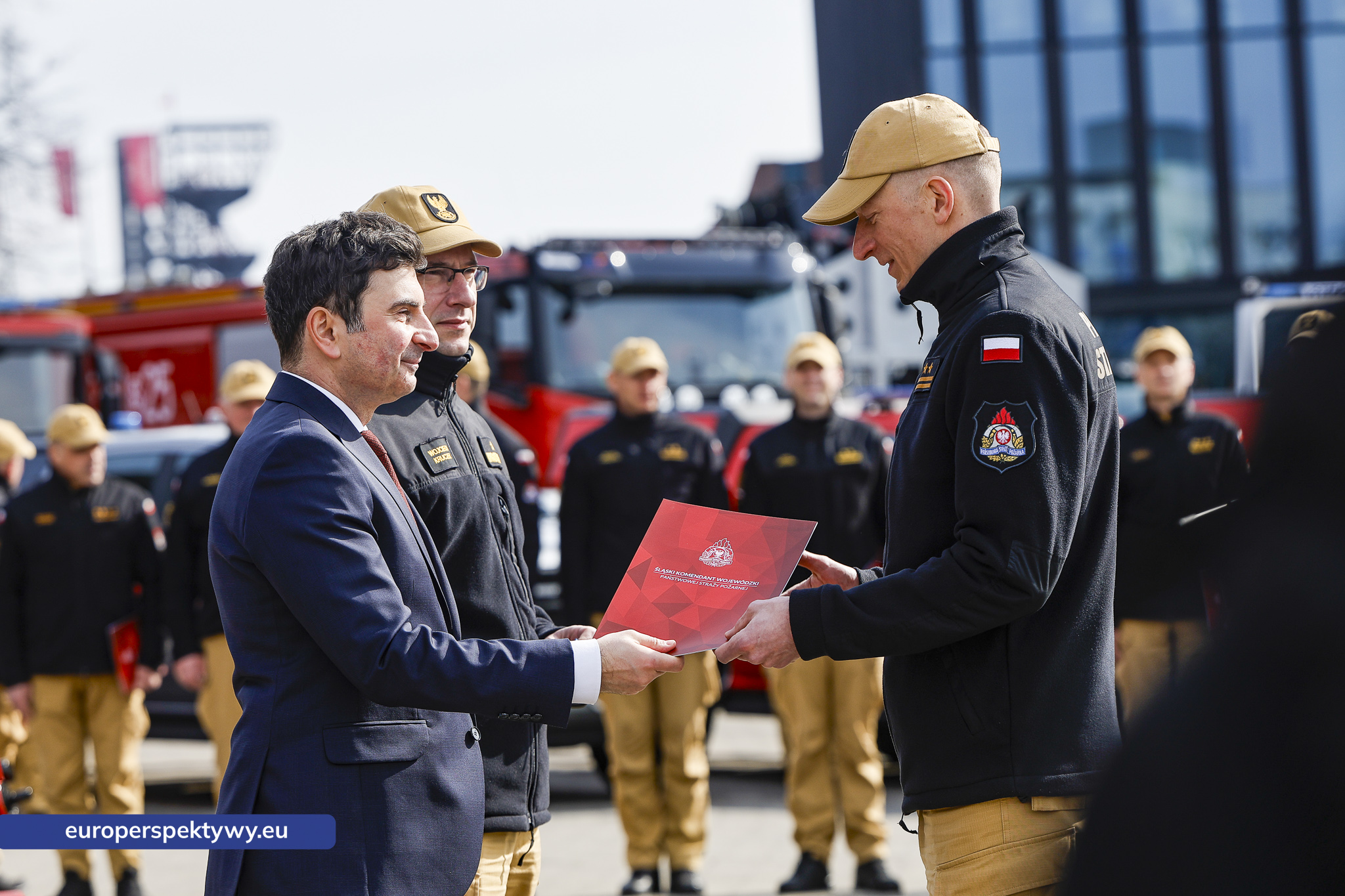 Europerspektywy Przekazanie sprzętu dla PSP w Katowicach. Nowe wozy strażackie i specjalistyczne wyposażenie dla jednostek z województwa śląskiego