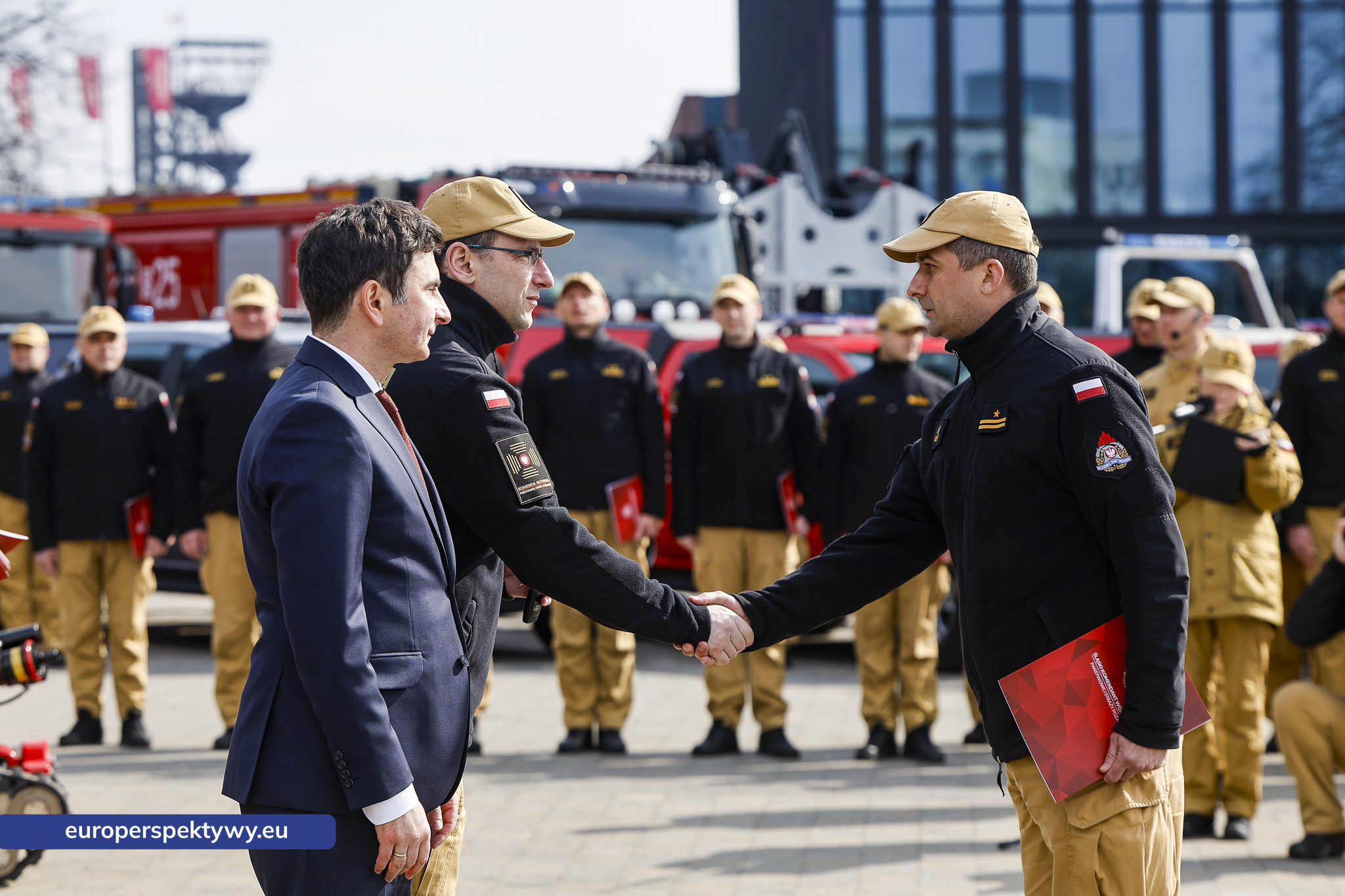 Europerspektywy Przekazanie sprzętu dla PSP w Katowicach. Nowe wozy strażackie i specjalistyczne wyposażenie dla jednostek z województwa śląskiego