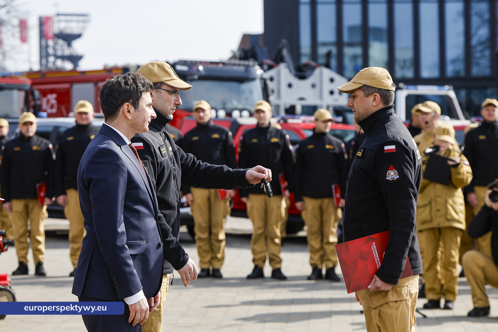 Europerspektywy Przekazanie sprzętu dla PSP w Katowicach. Nowe wozy strażackie i specjalistyczne wyposażenie dla jednostek z województwa śląskiego