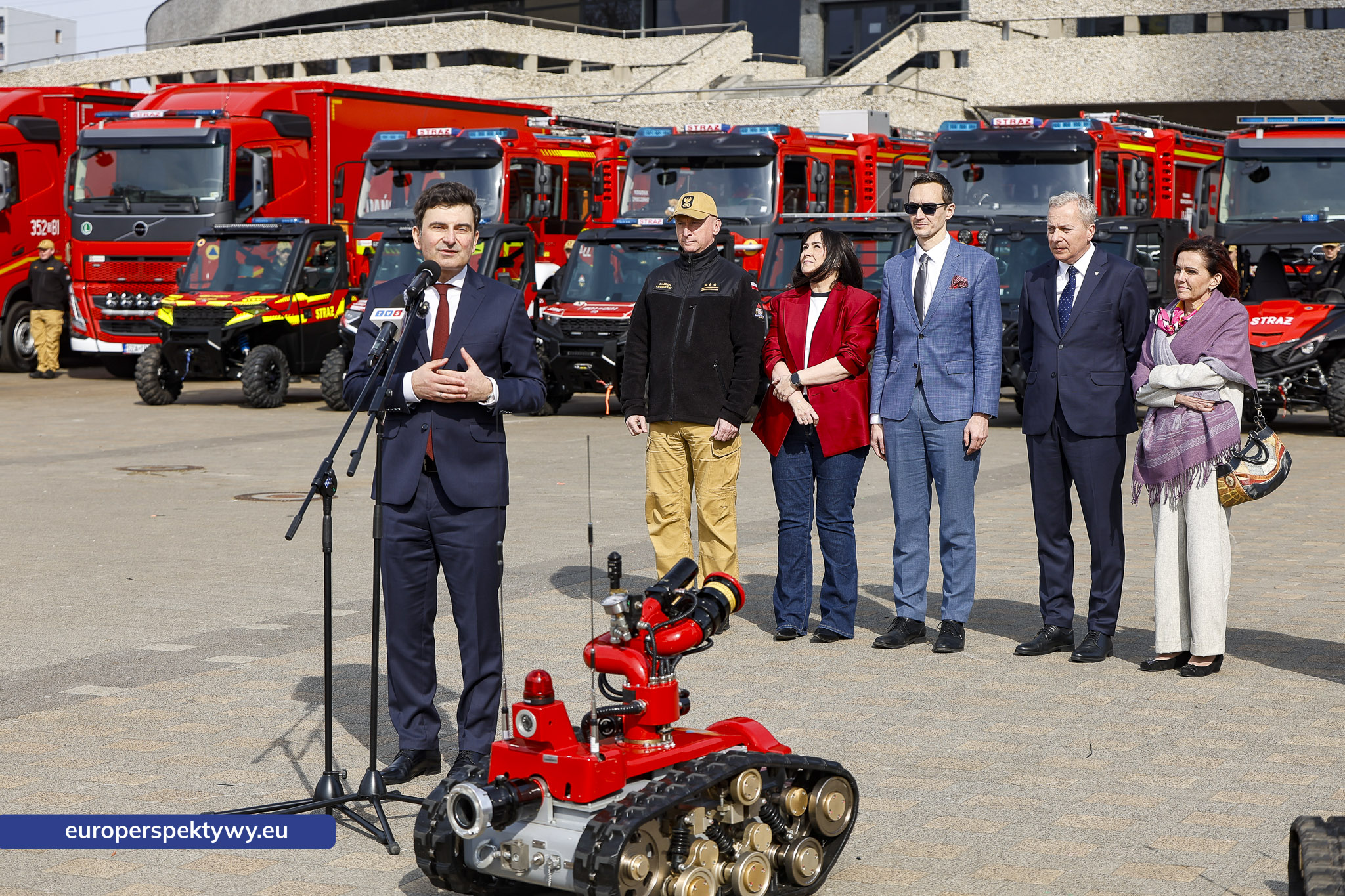 Europerspektywy Przekazanie sprzętu dla PSP w Katowicach. Nowe wozy strażackie i specjalistyczne wyposażenie dla jednostek z województwa śląskiego