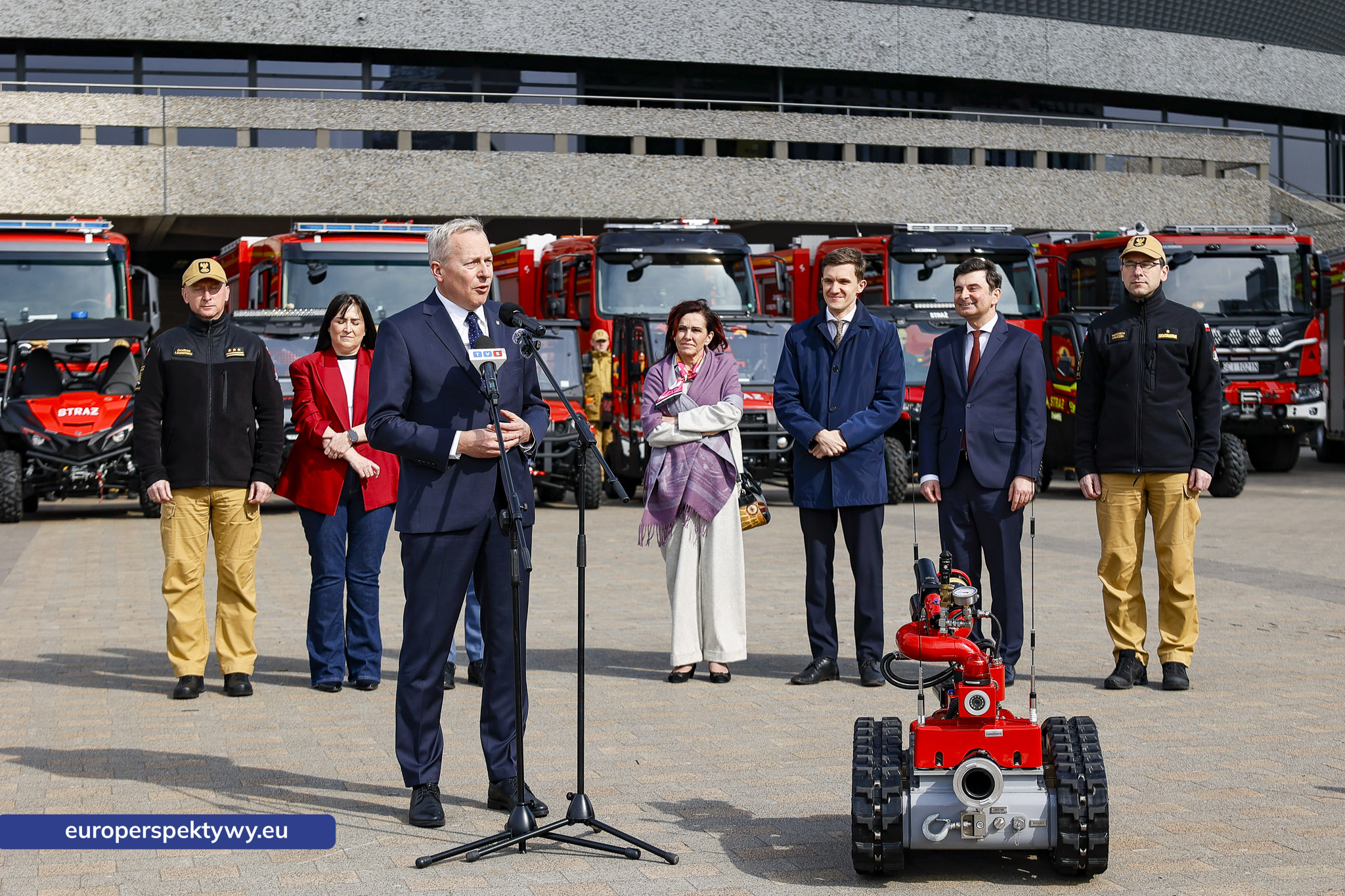 Europerspektywy Przekazanie sprzętu dla PSP w Katowicach. Nowe wozy strażackie i specjalistyczne wyposażenie dla jednostek z województwa śląskiego