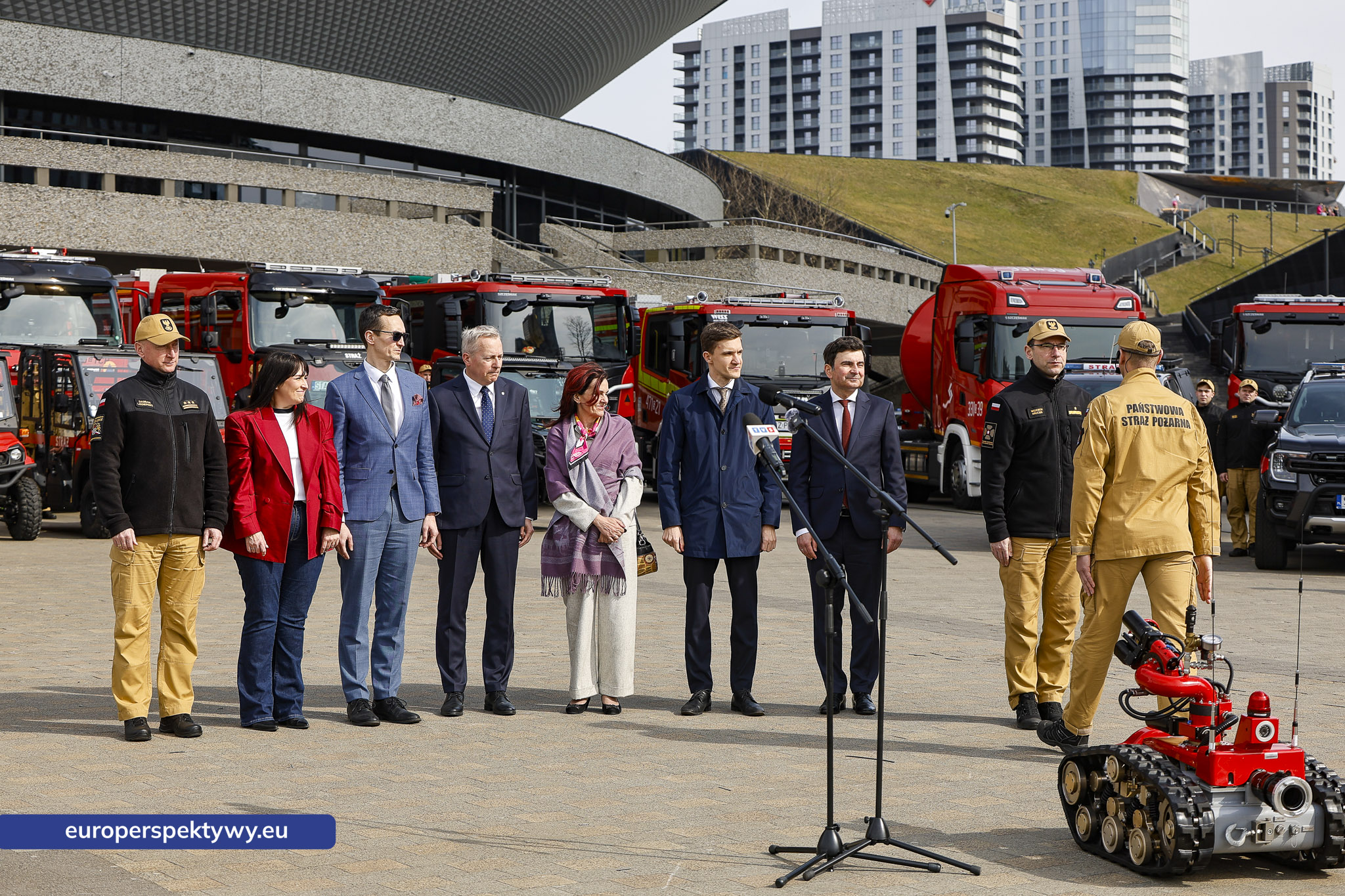 Europerspektywy Przekazanie sprzętu dla PSP w Katowicach. Nowe wozy strażackie i specjalistyczne wyposażenie dla jednostek z województwa śląskiego