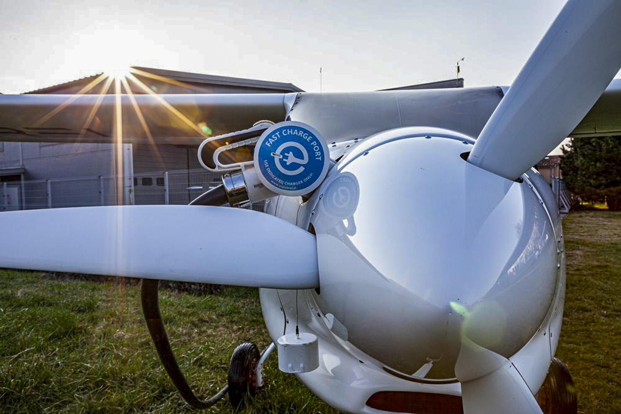 Samolot elektryczny Velis Electro