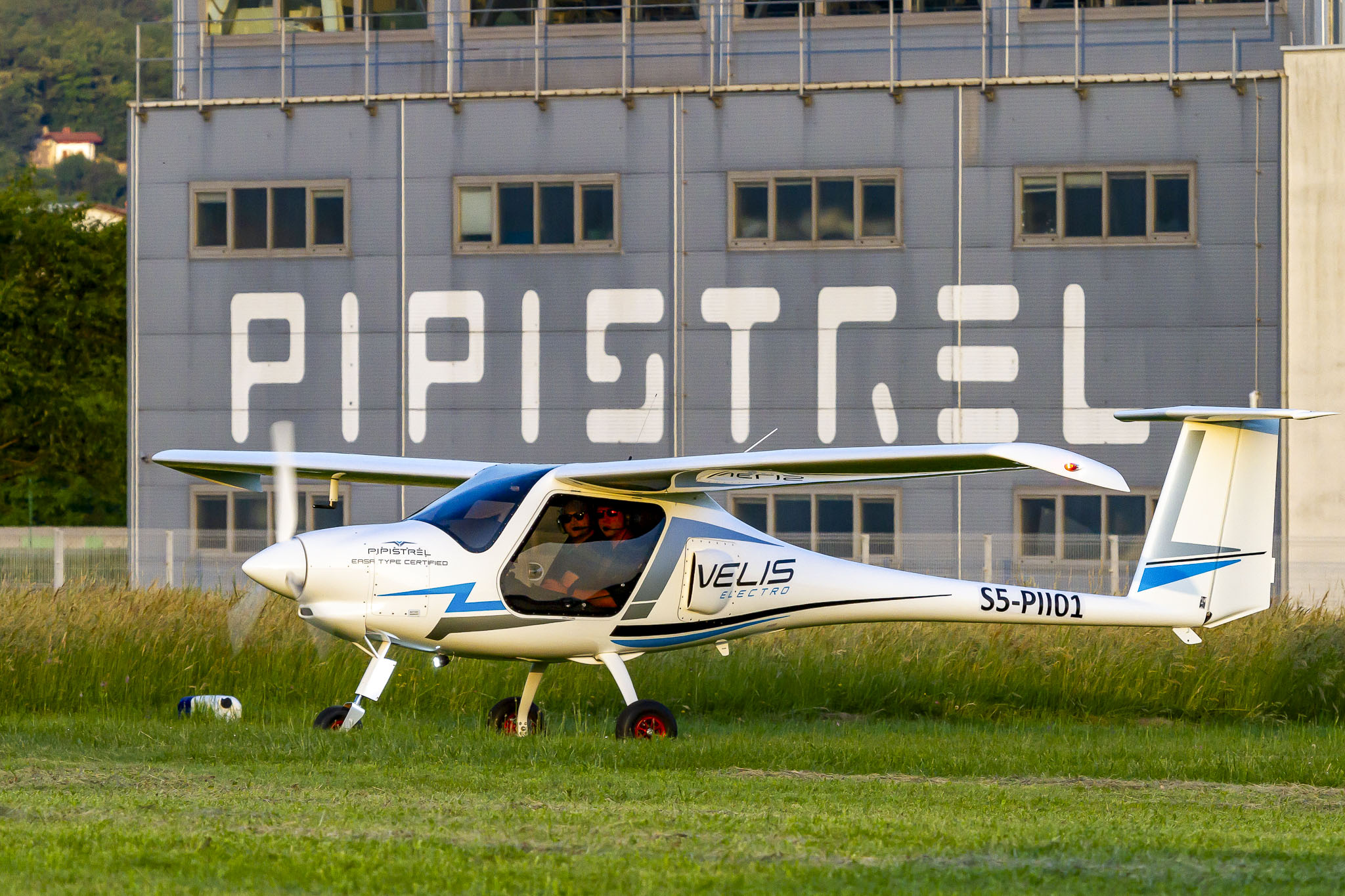 Samolot elektryczny Velis Electro