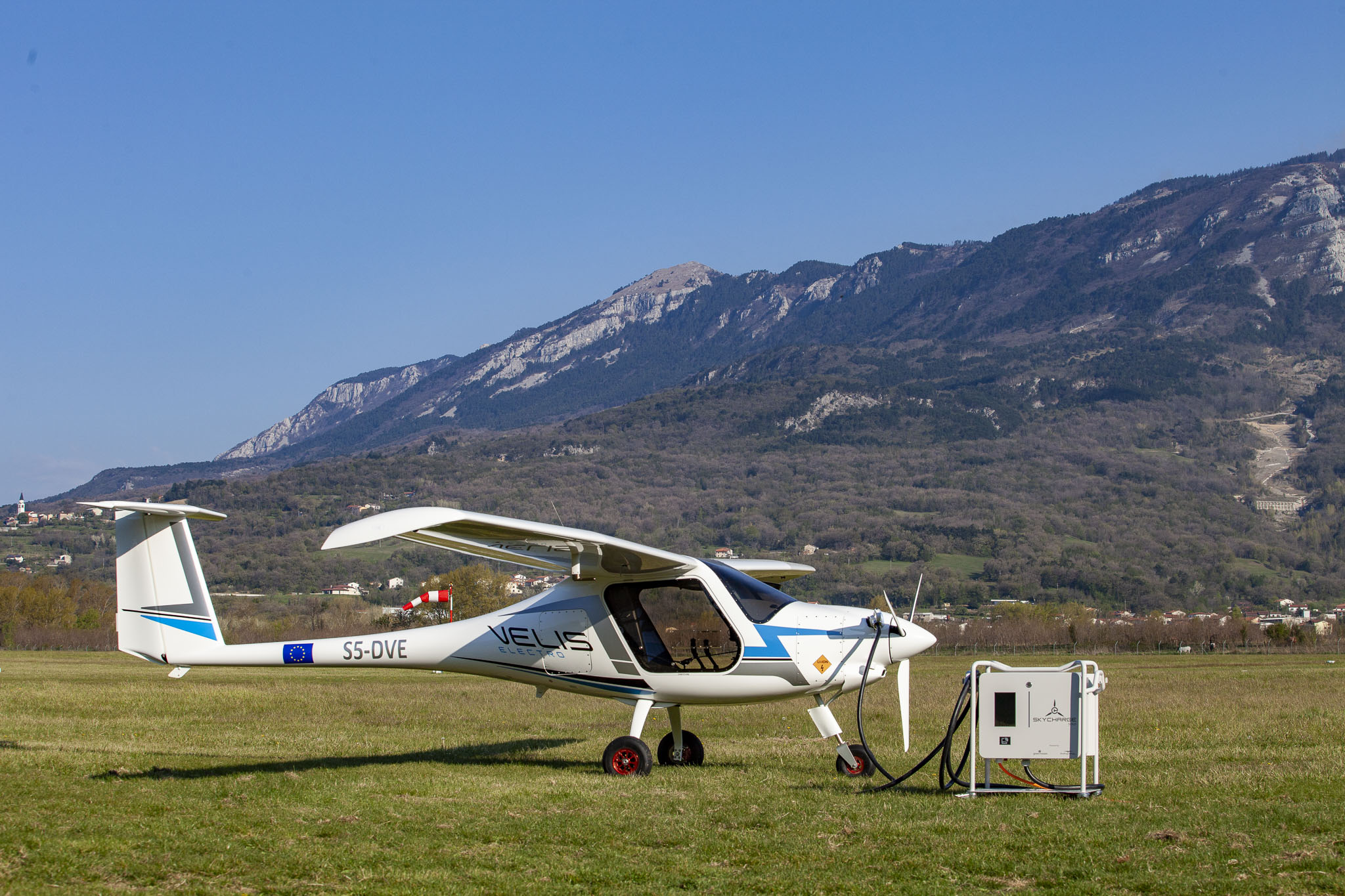 Samolot elektryczny Velis Electro