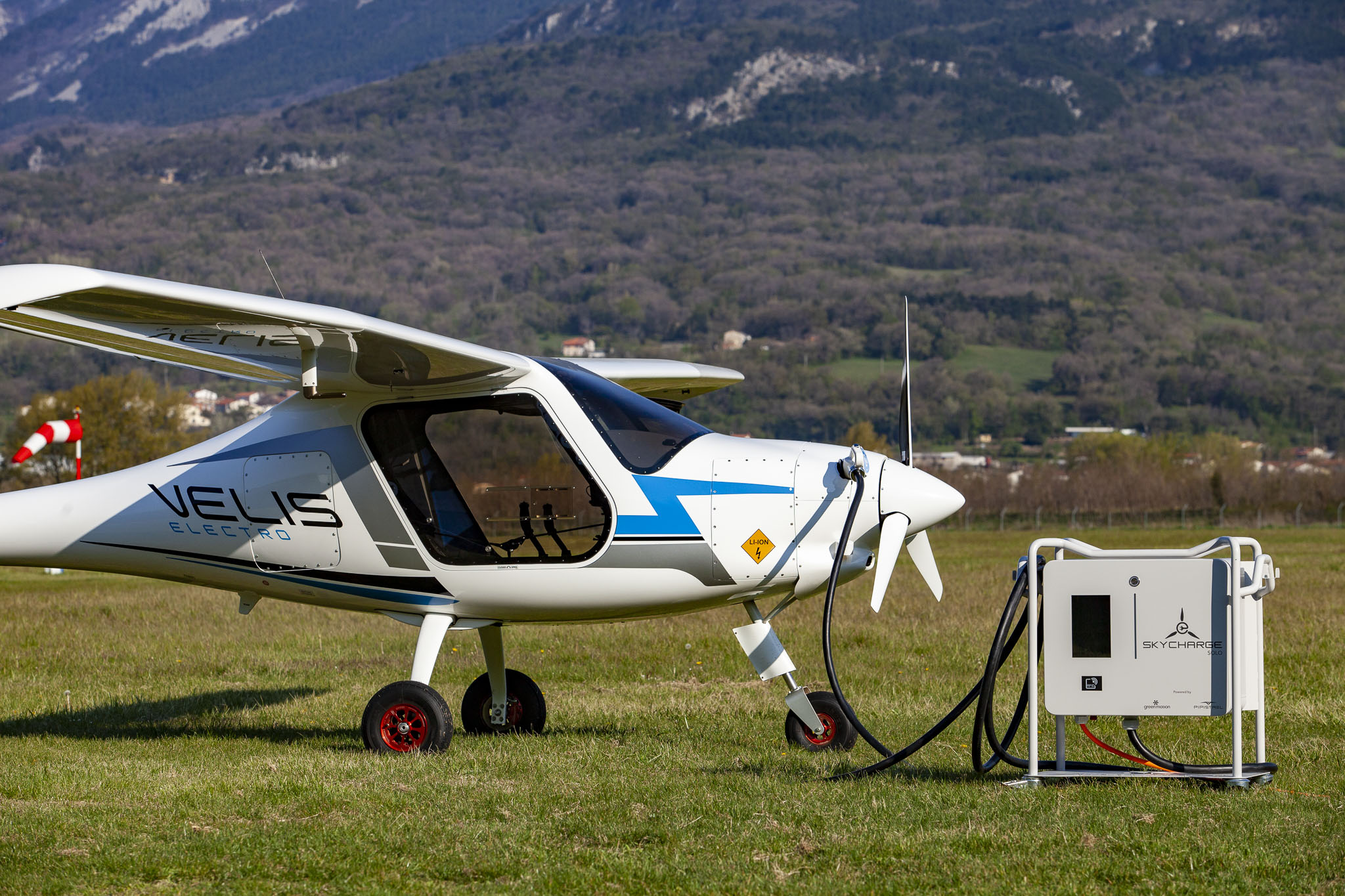 Samolot elektryczny Velis Electro