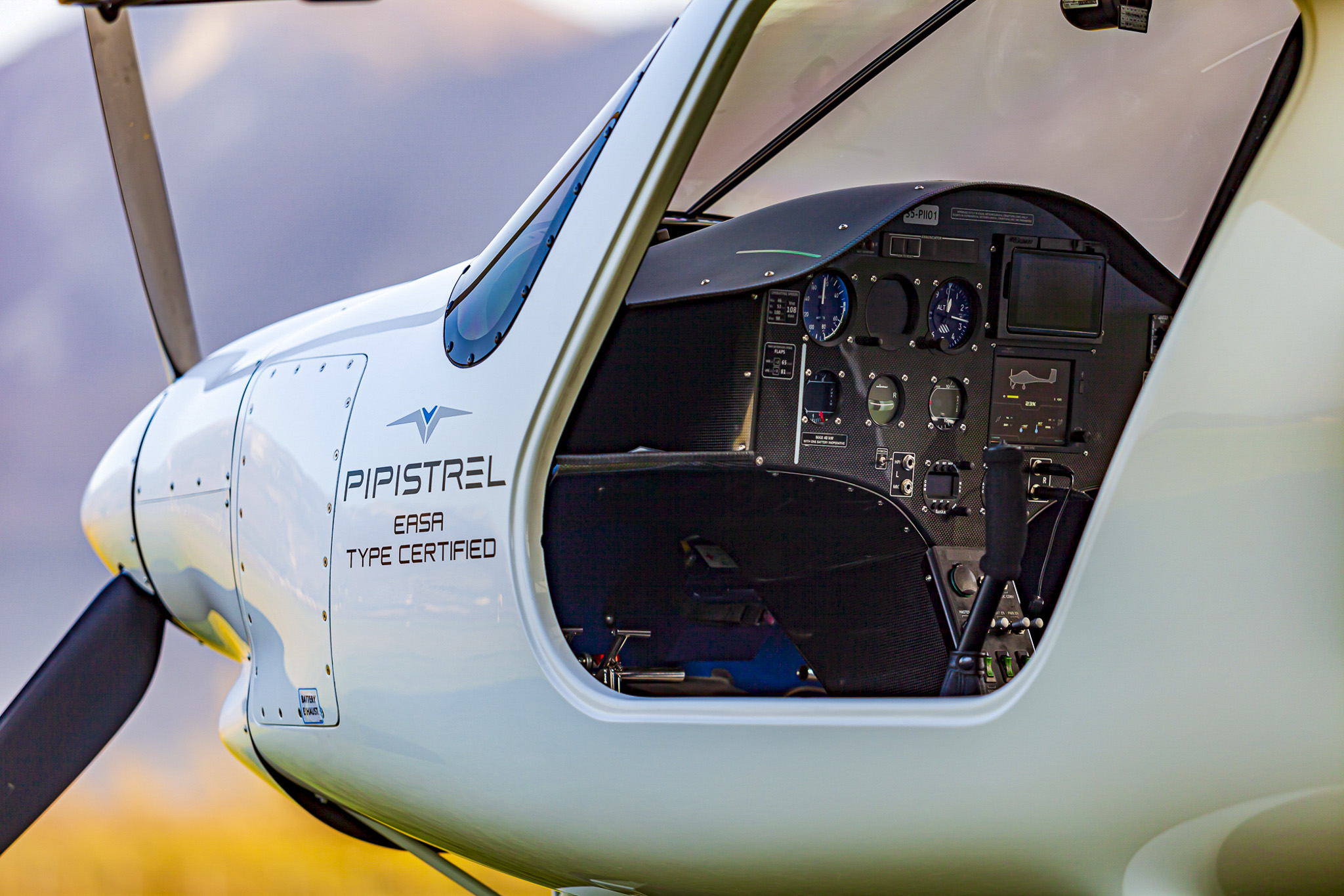 Samolot elektryczny Velis Electro