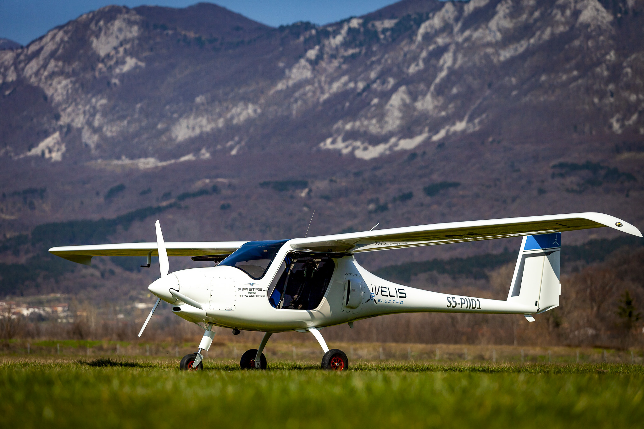 Samolot elektryczny Velis Electro