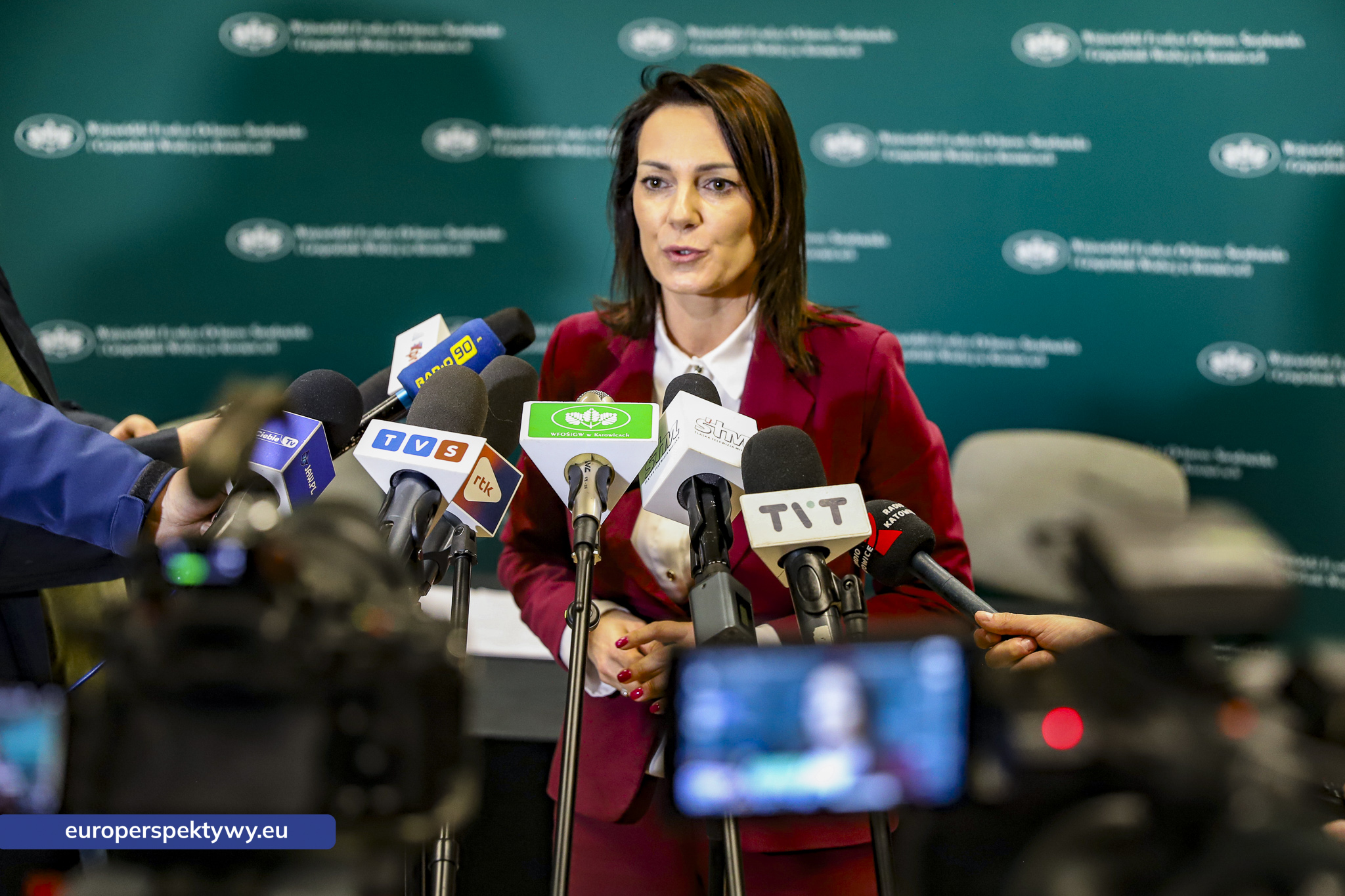 Europerspektywy WFOŚiGW i Goleszów podpisują umowę na termomodernizację remizy OSP w Lesznej Górnej