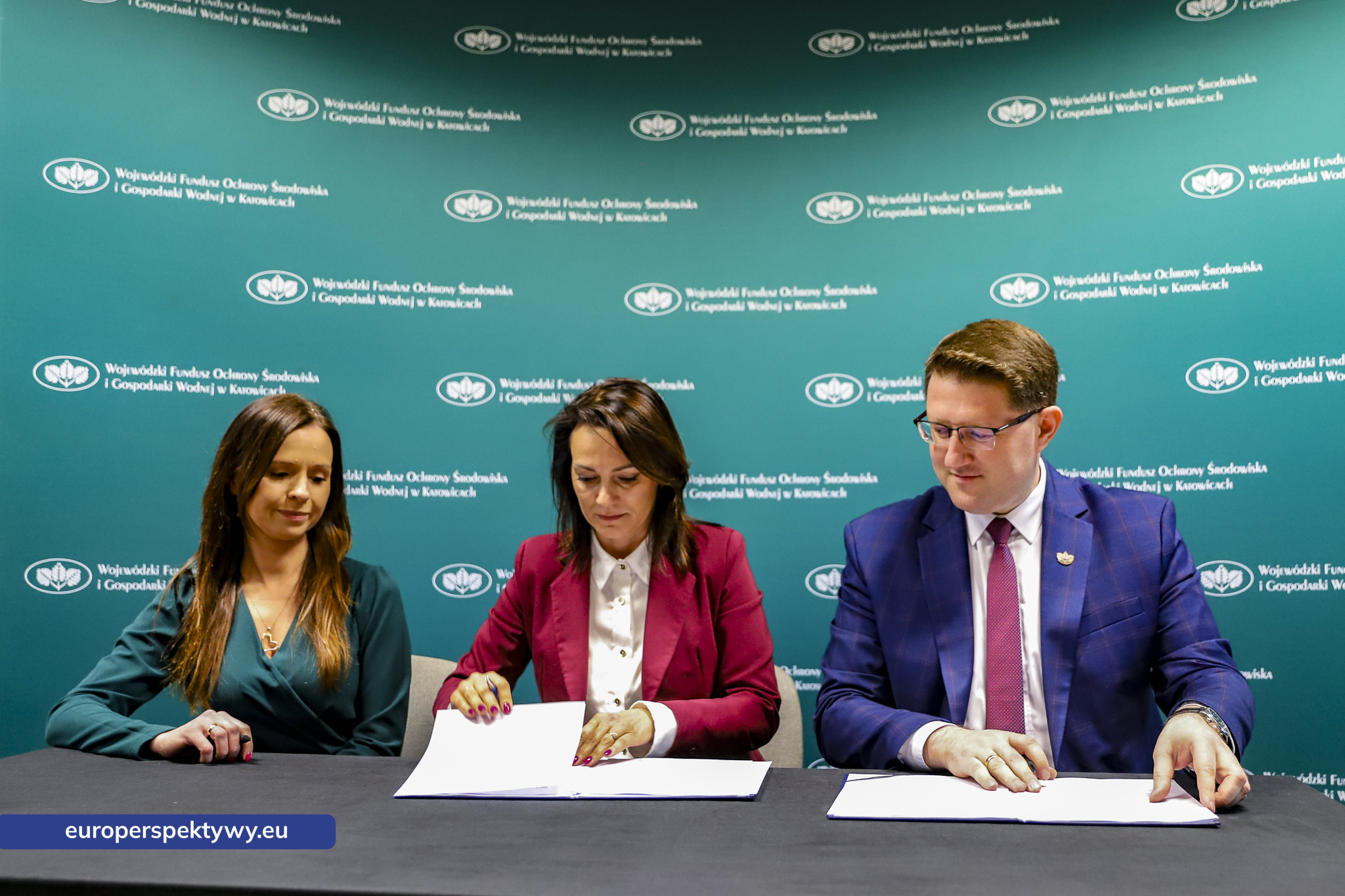 Europerspektywy WFOŚiGW i Goleszów podpisują umowę na termomodernizację remizy OSP w Lesznej Górnej