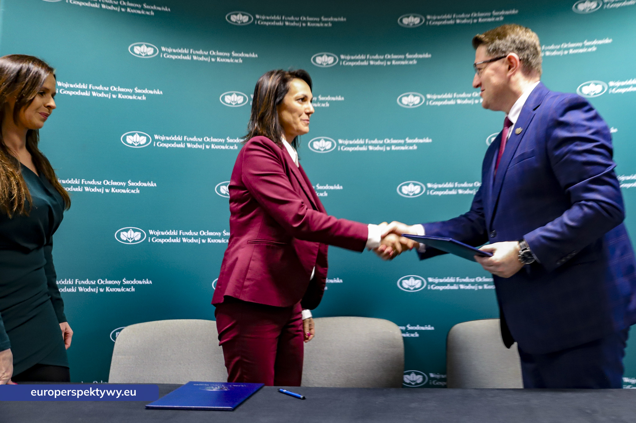 Europerspektywy WFOŚiGW i Goleszów podpisują umowę na termomodernizację remizy OSP w Lesznej Górnej