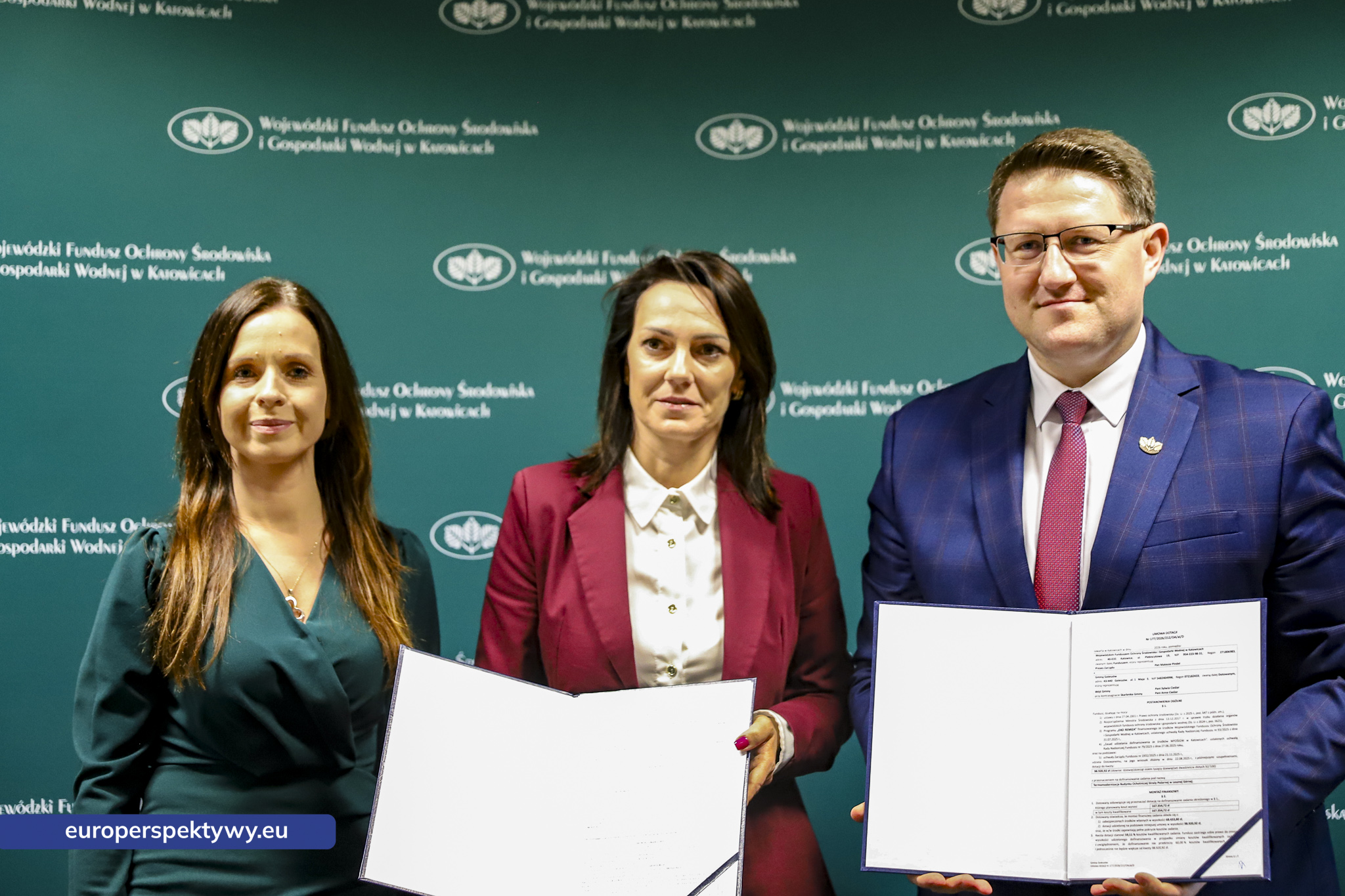 Europerspektywy WFOŚiGW i Goleszów podpisują umowę na termomodernizację remizy OSP w Lesznej Górnej