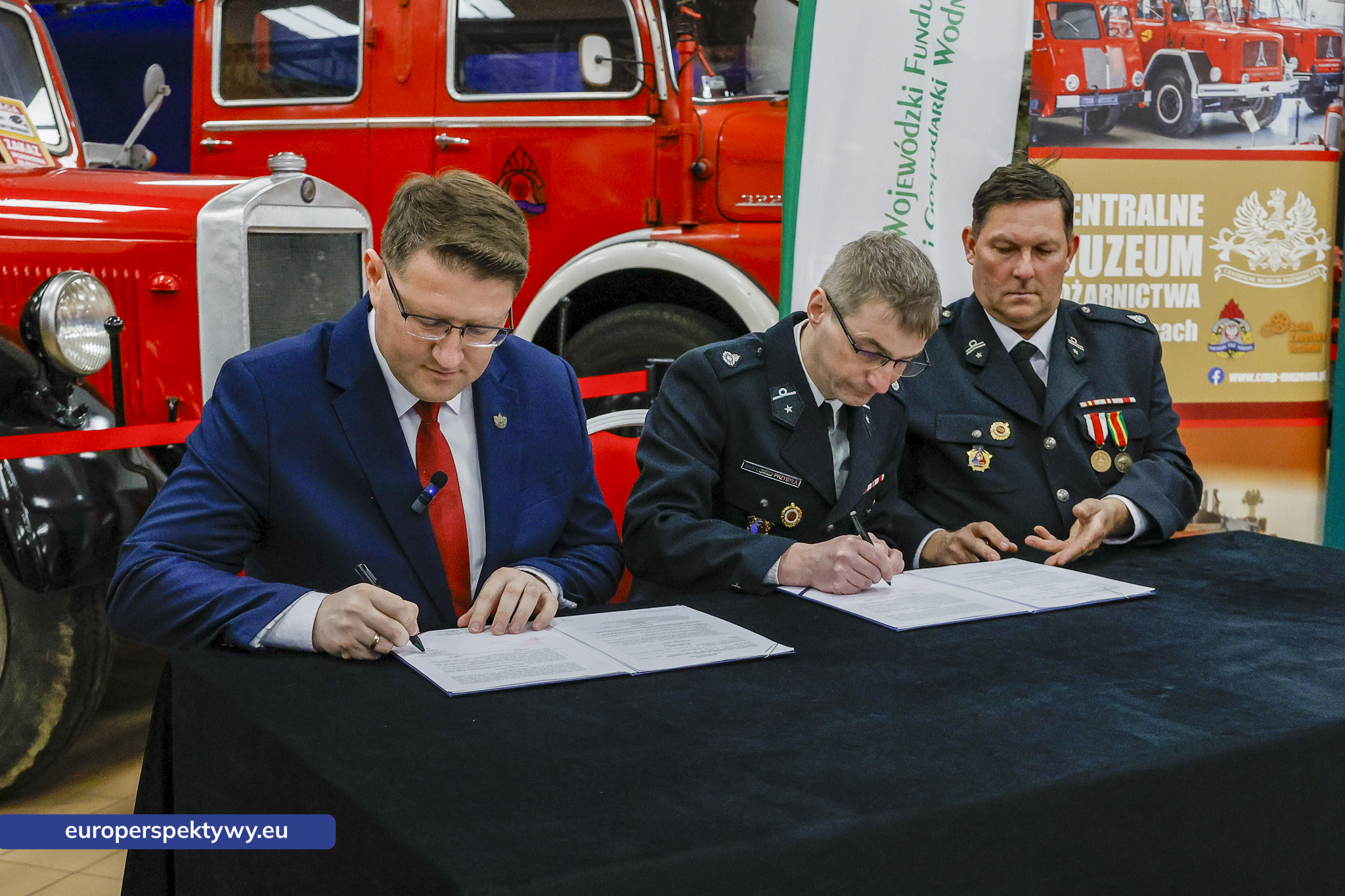 WFOŚiGW umowy OSP-27 Europerspektywy Ekoremiza i WFOŚiGW: kolejne umowy podpisane. Blisko 1,3 mln zł na modernizację remiz