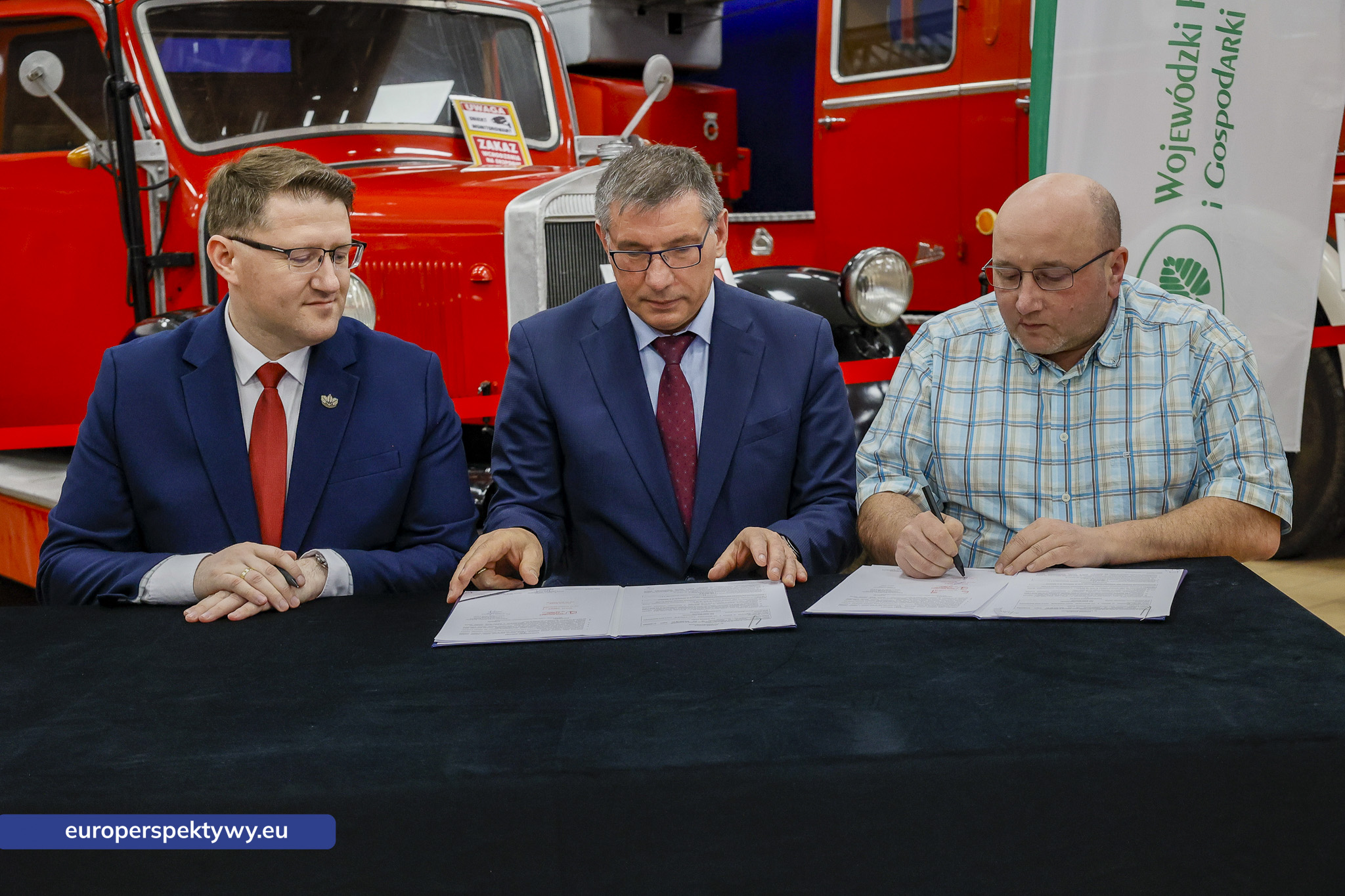 WFOŚiGW umowy OSP-49 Europerspektywy Ekoremiza i WFOŚiGW: kolejne umowy podpisane. Blisko 1,3 mln zł na modernizację remiz