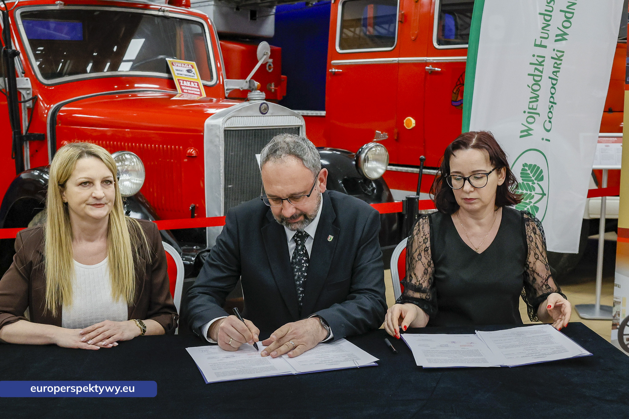 WFOŚiGW umowy OSP-63 Europerspektywy Ekoremiza i WFOŚiGW: kolejne umowy podpisane. Blisko 1,3 mln zł na modernizację remiz