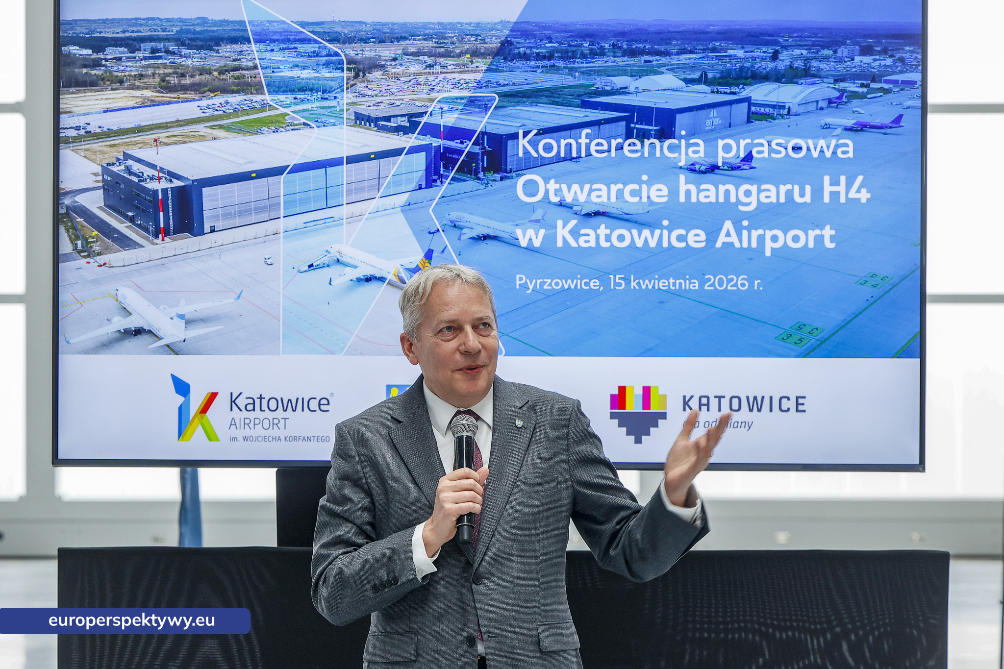 Katowice Airport Otwarcie Hangaru H4 Marszałek Województwa Śląskiego Wojciech Saługa