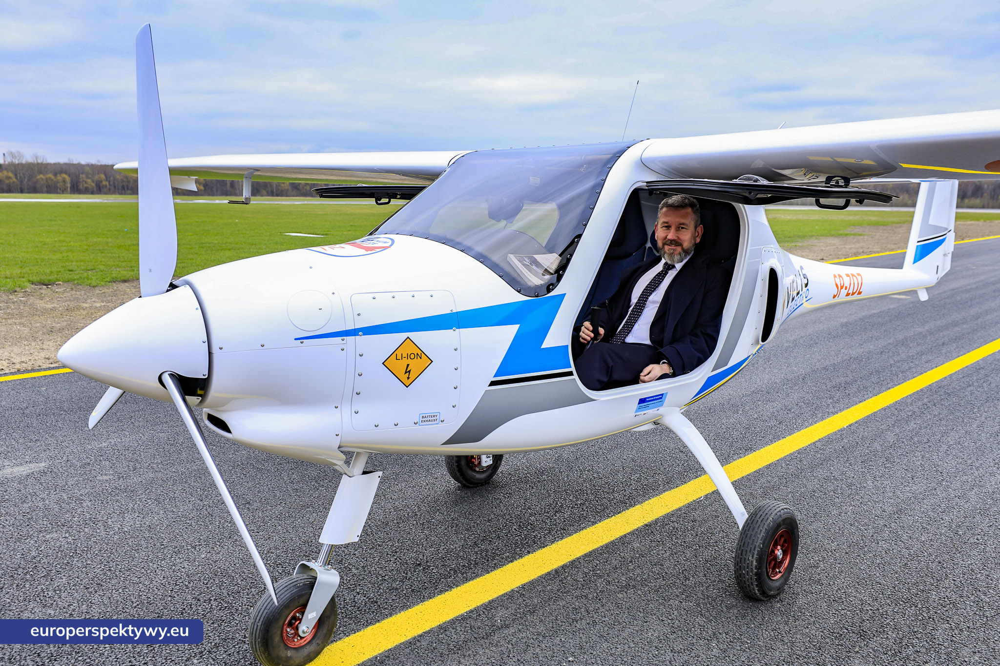 ZDZ Samolot Elektryczny-50 Europerspektywy ZDZ Katowice inwestuje w przyszłość: pierwszy samolot elektryczny w polskiej edukacji lotniczej