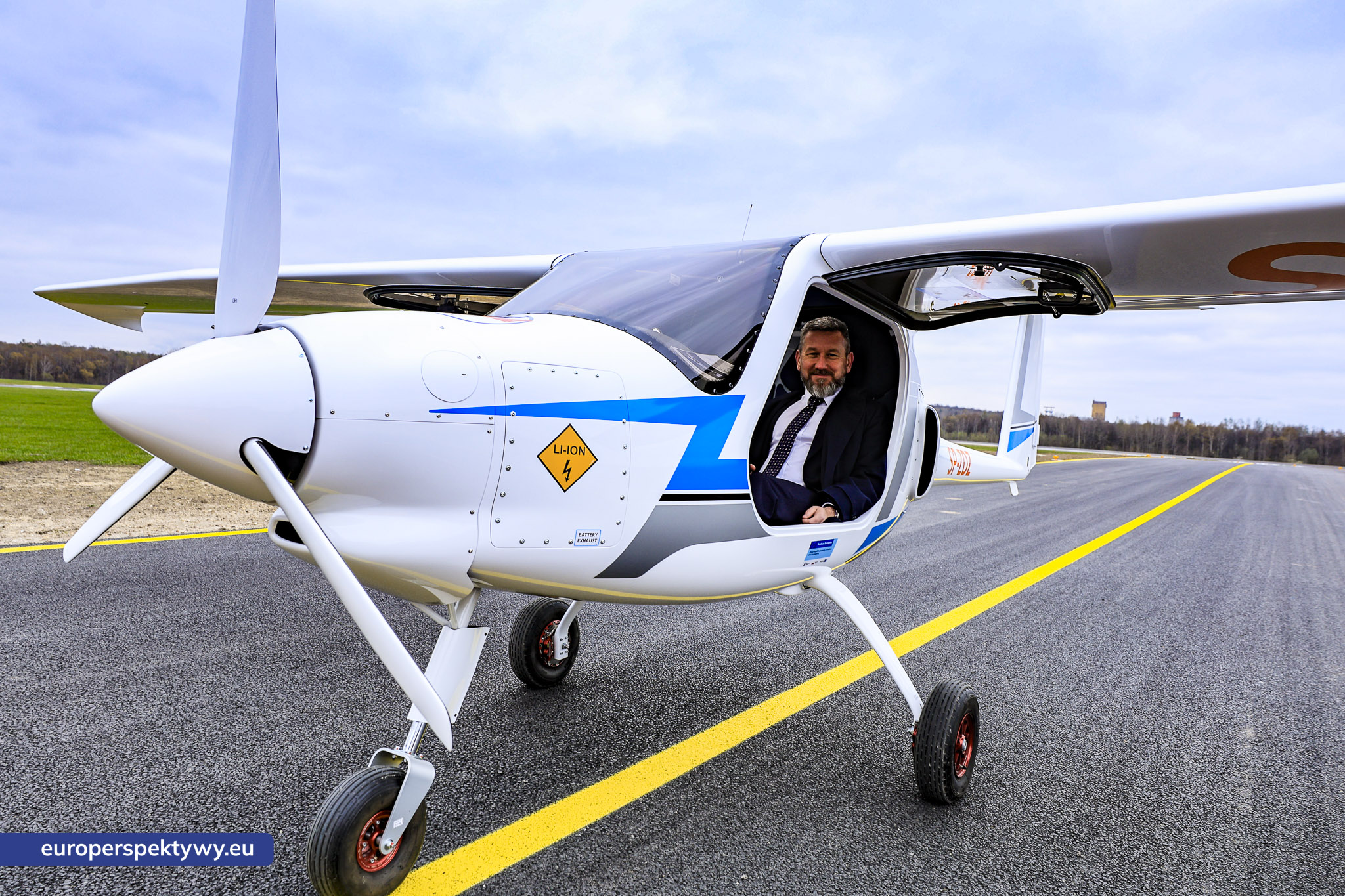 ZDZ Samolot Elektryczny-51 Europerspektywy ZDZ Katowice inwestuje w przyszłość: pierwszy samolot elektryczny w polskiej edukacji lotniczej