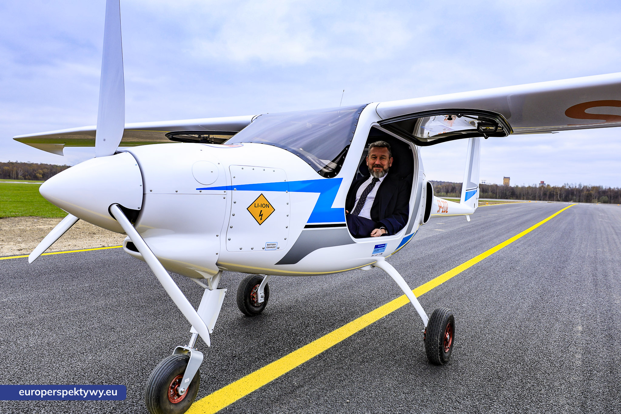ZDZ Samolot Elektryczny-52 Europerspektywy ZDZ Katowice inwestuje w przyszłość: pierwszy samolot elektryczny w polskiej edukacji lotniczej