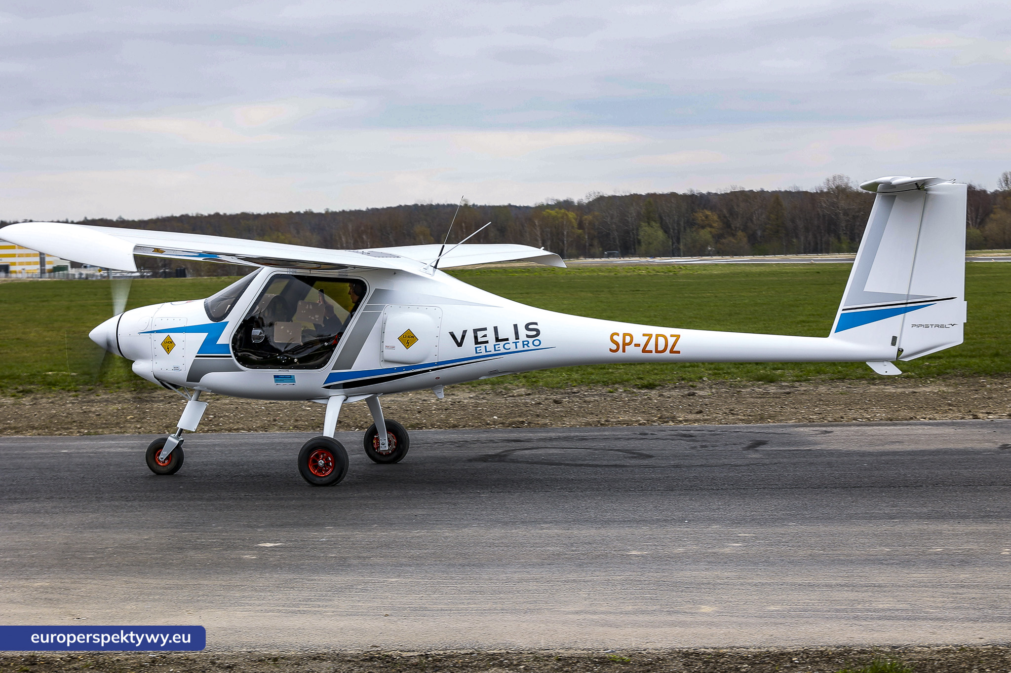 ZDZ Samolot Elektryczny-76 Europerspektywy ZDZ Katowice inwestuje w przyszłość: pierwszy samolot elektryczny w polskiej edukacji lotniczej