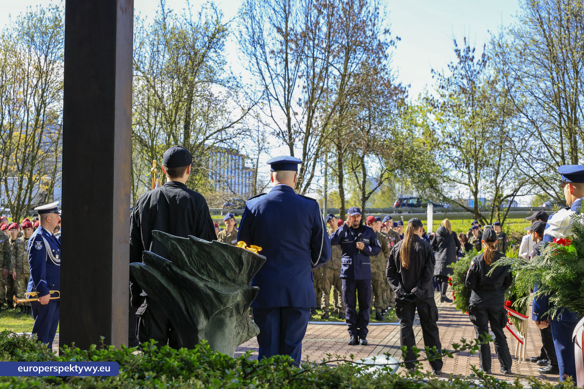 KWP Policji - ZDZ Uroczystość przy grobie Policjanta Polskiego i Konferencja pt. Koncepcja edukacji uczniów ZDZ o profilu mundurowym
