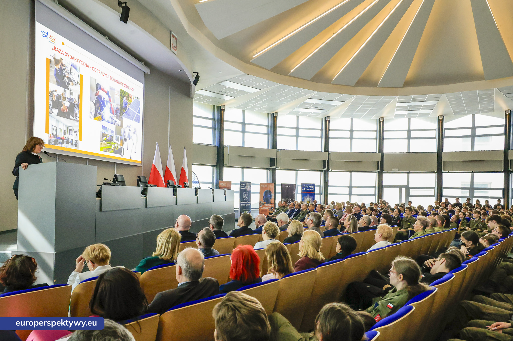 KWP Policji - ZDZ Uroczystość przy grobie Policjanta Polskiego i Konferencja pt. Koncepcja edukacji uczniów ZDZ o profilu mundurowym