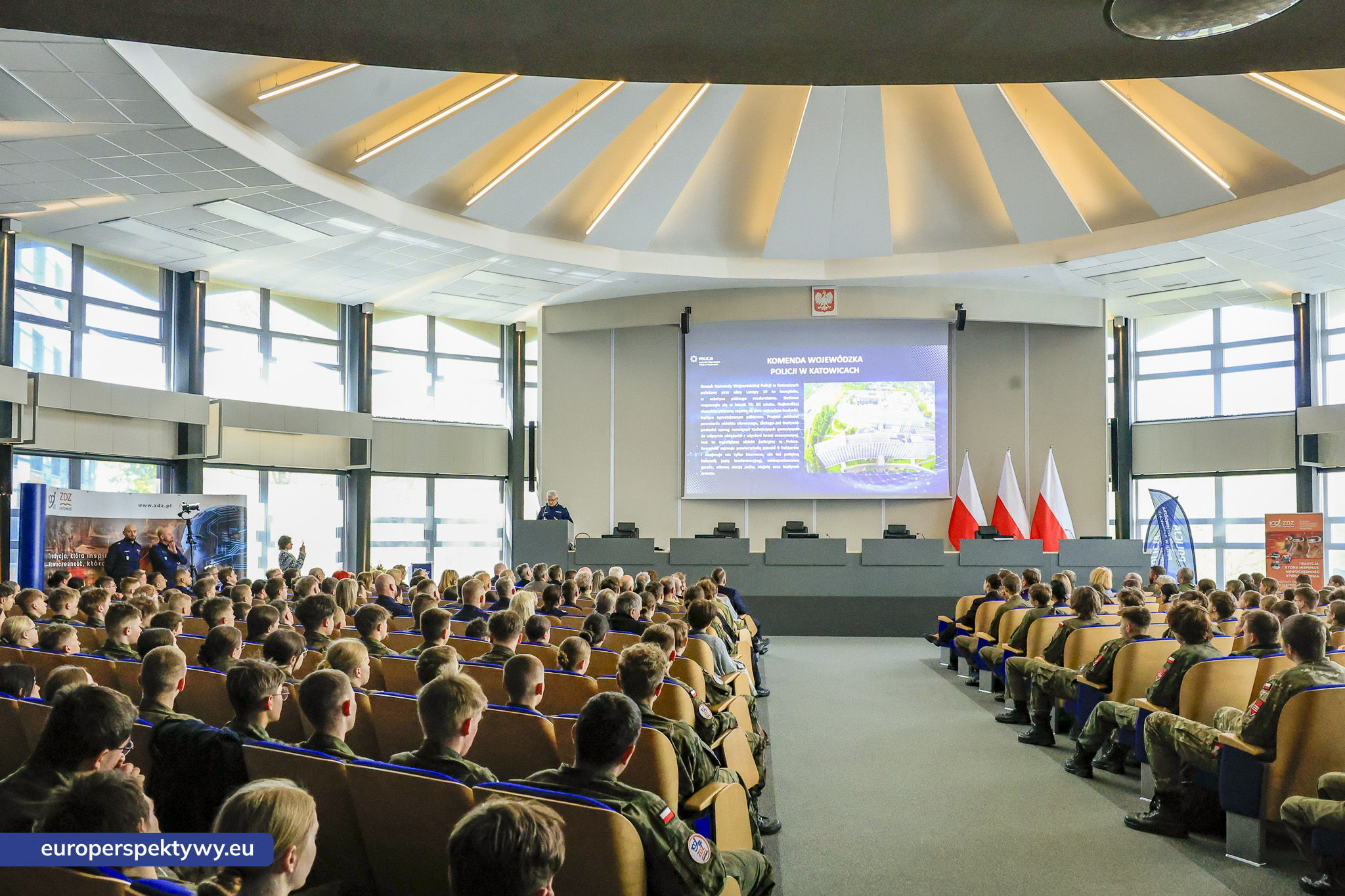 KWP Policji - ZDZ Uroczystość przy grobie Policjanta Polskiego i Konferencja pt. Koncepcja edukacji uczniów ZDZ o profilu mundurowym