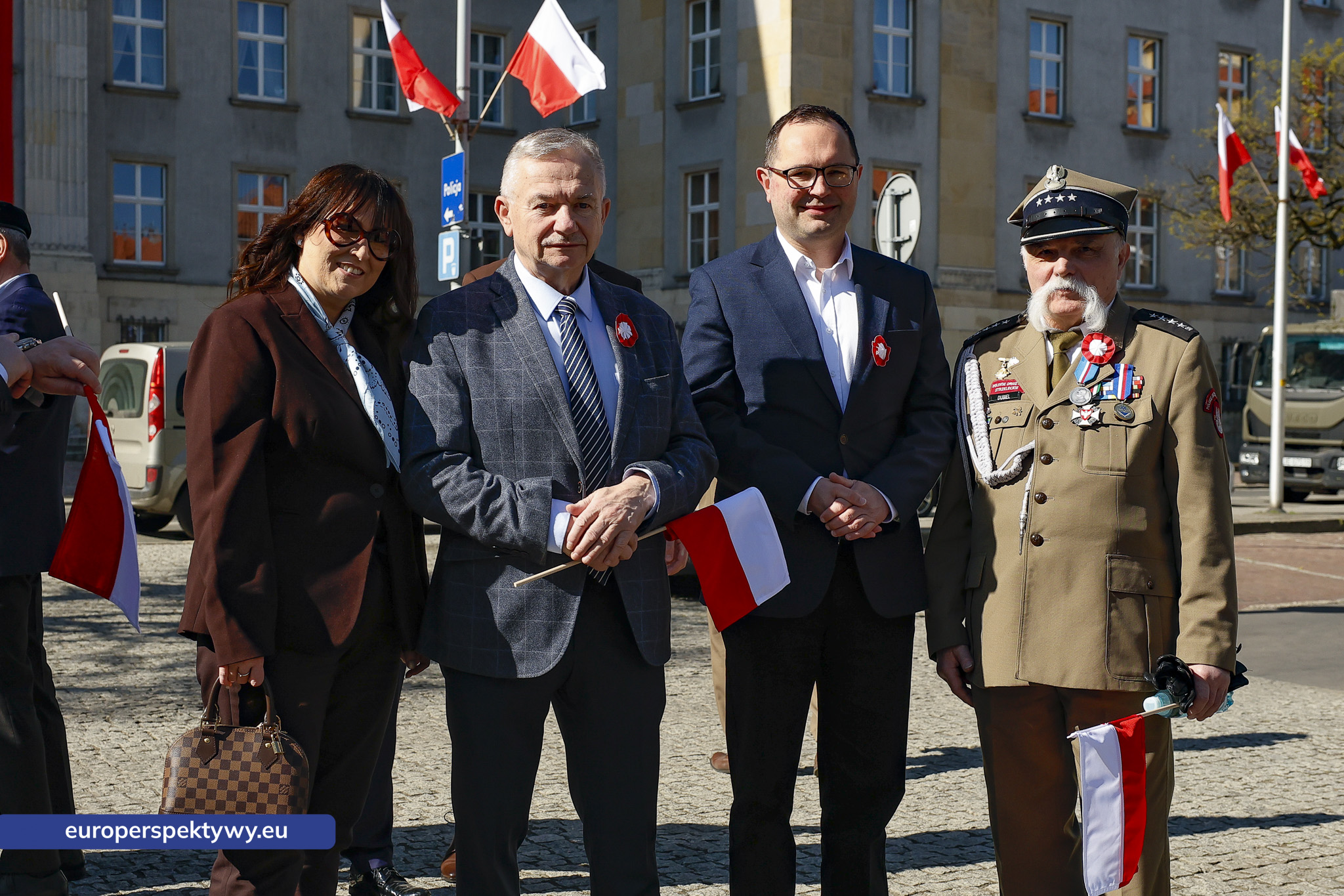 Europerspektywy Dzień Flagi w Katowicach. Wojewoda śląski przewodniczył uroczystym obchodom