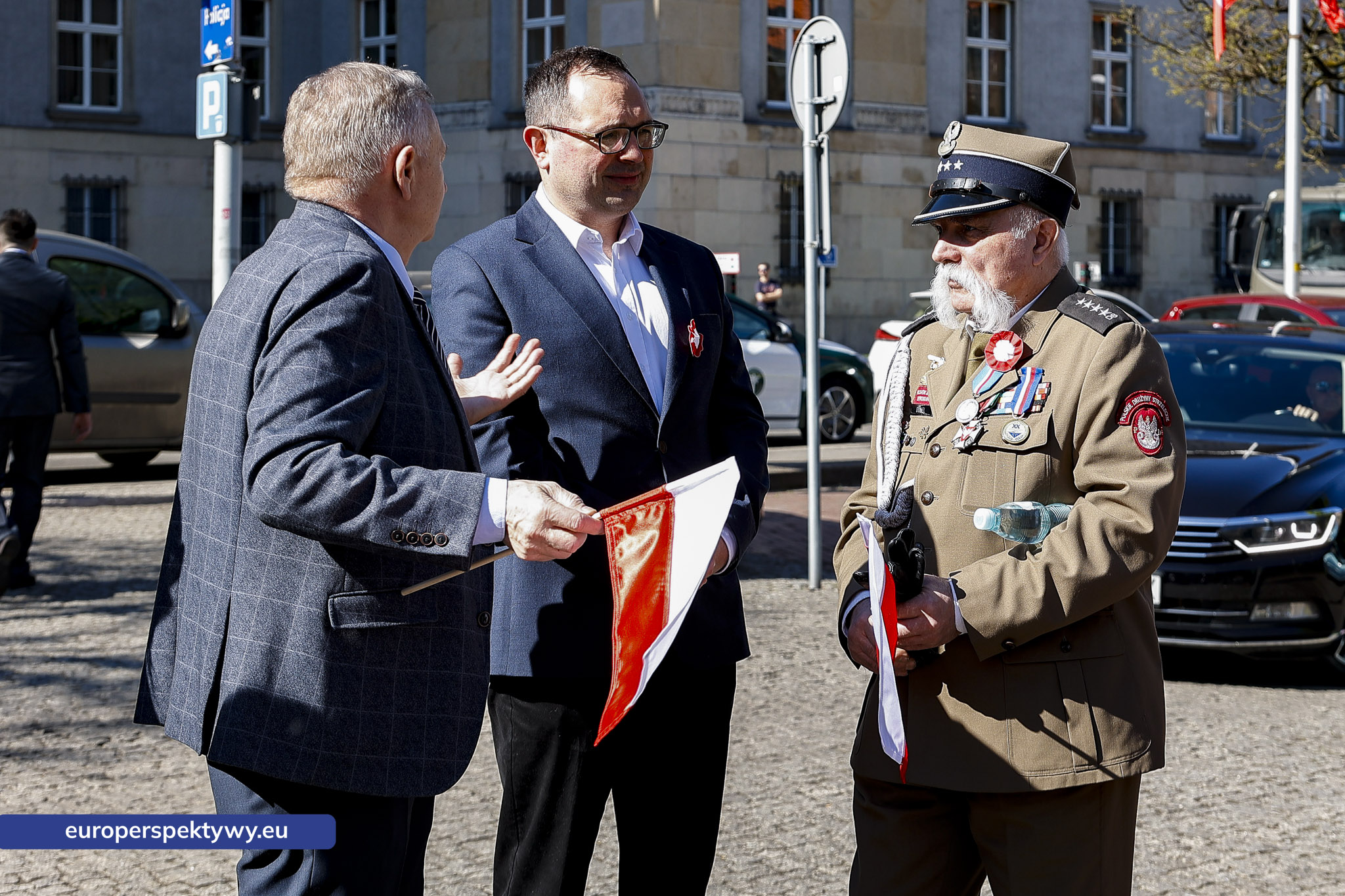 Europerspektywy Dzień Flagi w Katowicach. Wojewoda śląski przewodniczył uroczystym obchodom