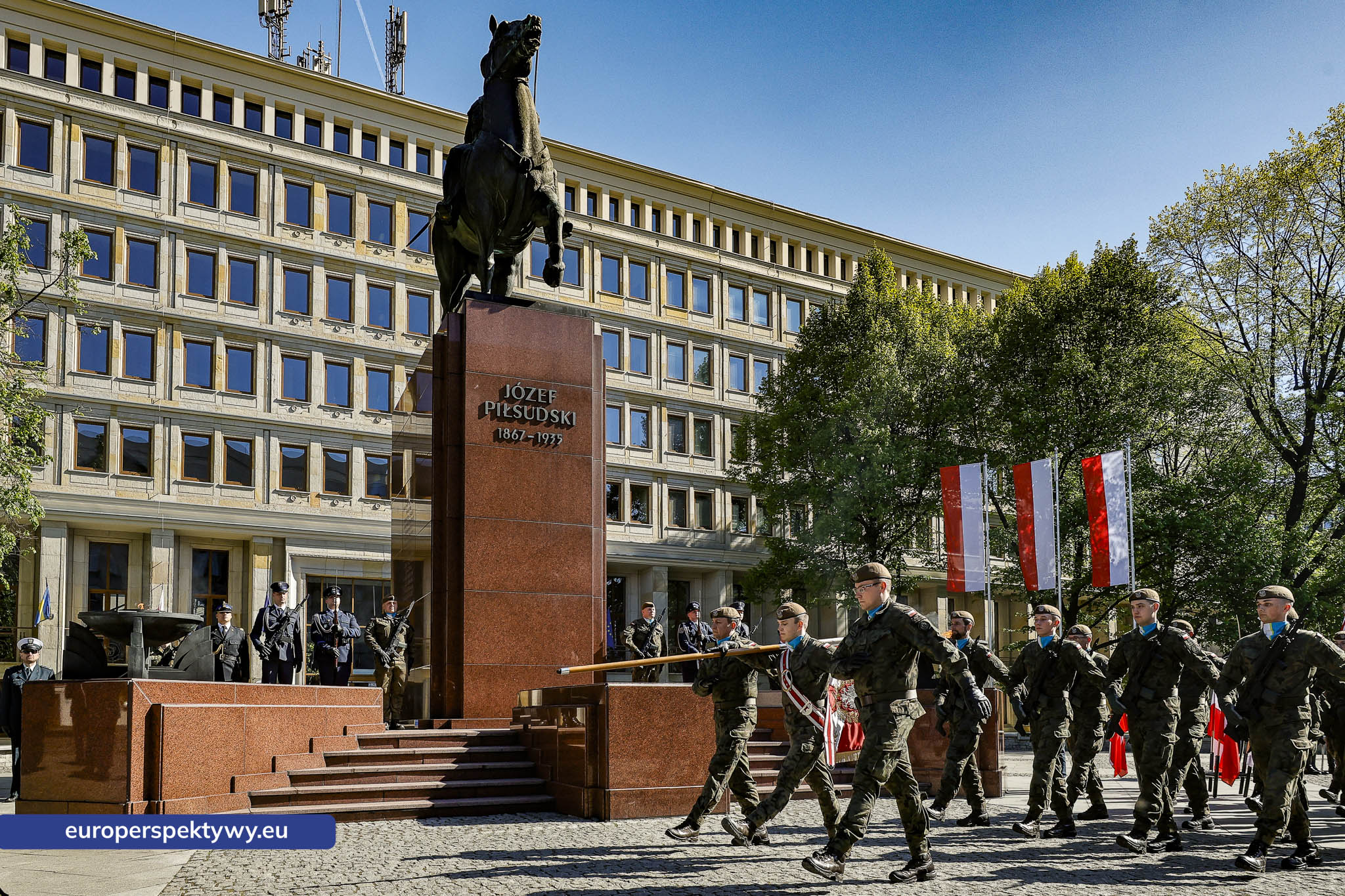 Europerspektywy Dzień Flagi w Katowicach. Wojewoda śląski przewodniczył uroczystym obchodom