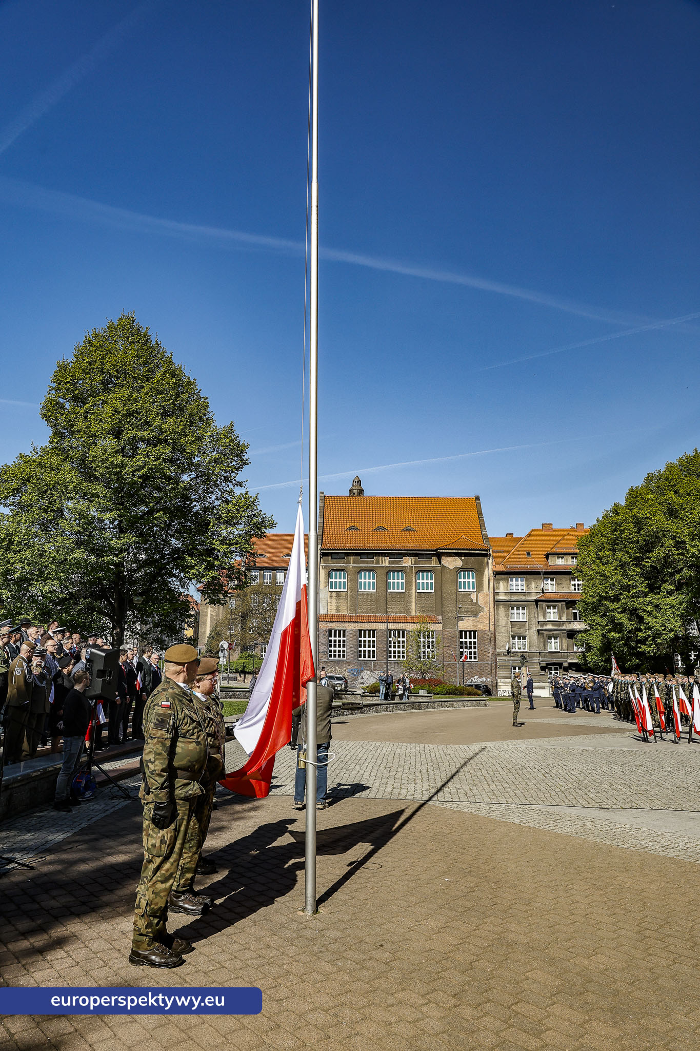 Europerspektywy Dzień Flagi w Katowicach. Wojewoda śląski przewodniczył uroczystym obchodom