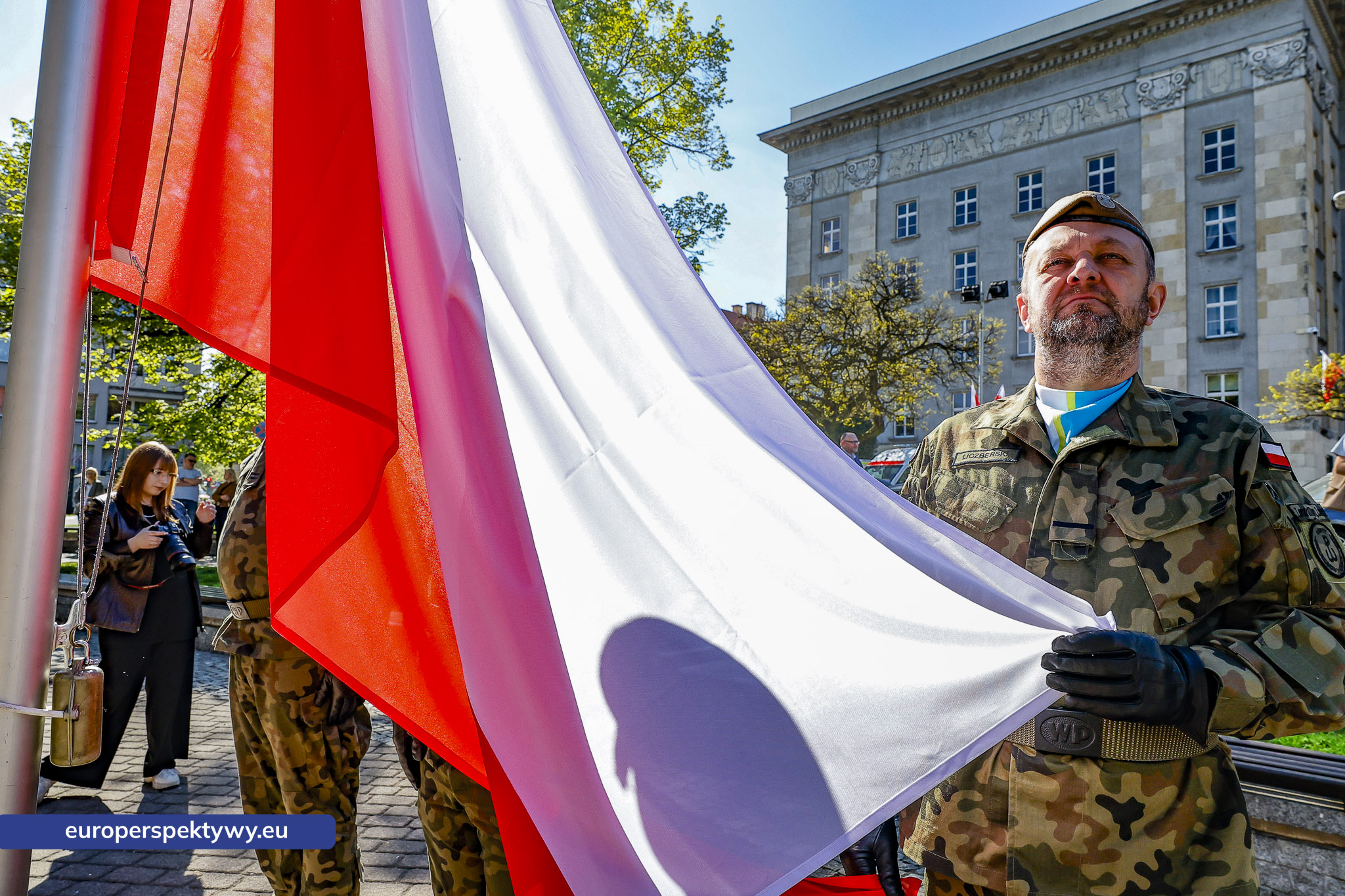 Europerspektywy Dzień Flagi w Katowicach. Wojewoda śląski przewodniczył uroczystym obchodom