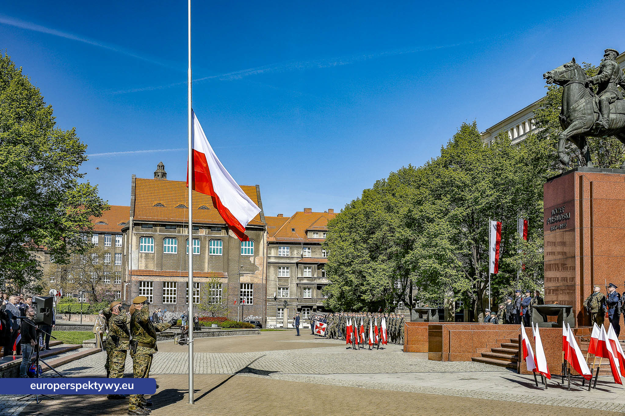 Europerspektywy Dzień Flagi w Katowicach. Wojewoda śląski przewodniczył uroczystym obchodom