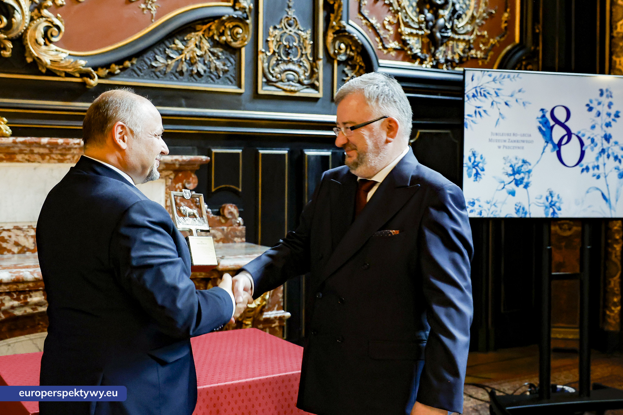 80 lat Muzeum Zamkowego w Pszczynie. Maciej Kluss wyróżniony Żubrem Starosty Pszczyńskiego Źródło: https://www.pless.pl. Zapoznaj się z pełną treścią artykułu: https://www.pless.pl/wiadomosci/94971-80-lat-muzeum-zamkowego-w-pszczynie-maciej-kluss-wyrozniony-zubrem-starosty-pszczynskiego-pszczyna
