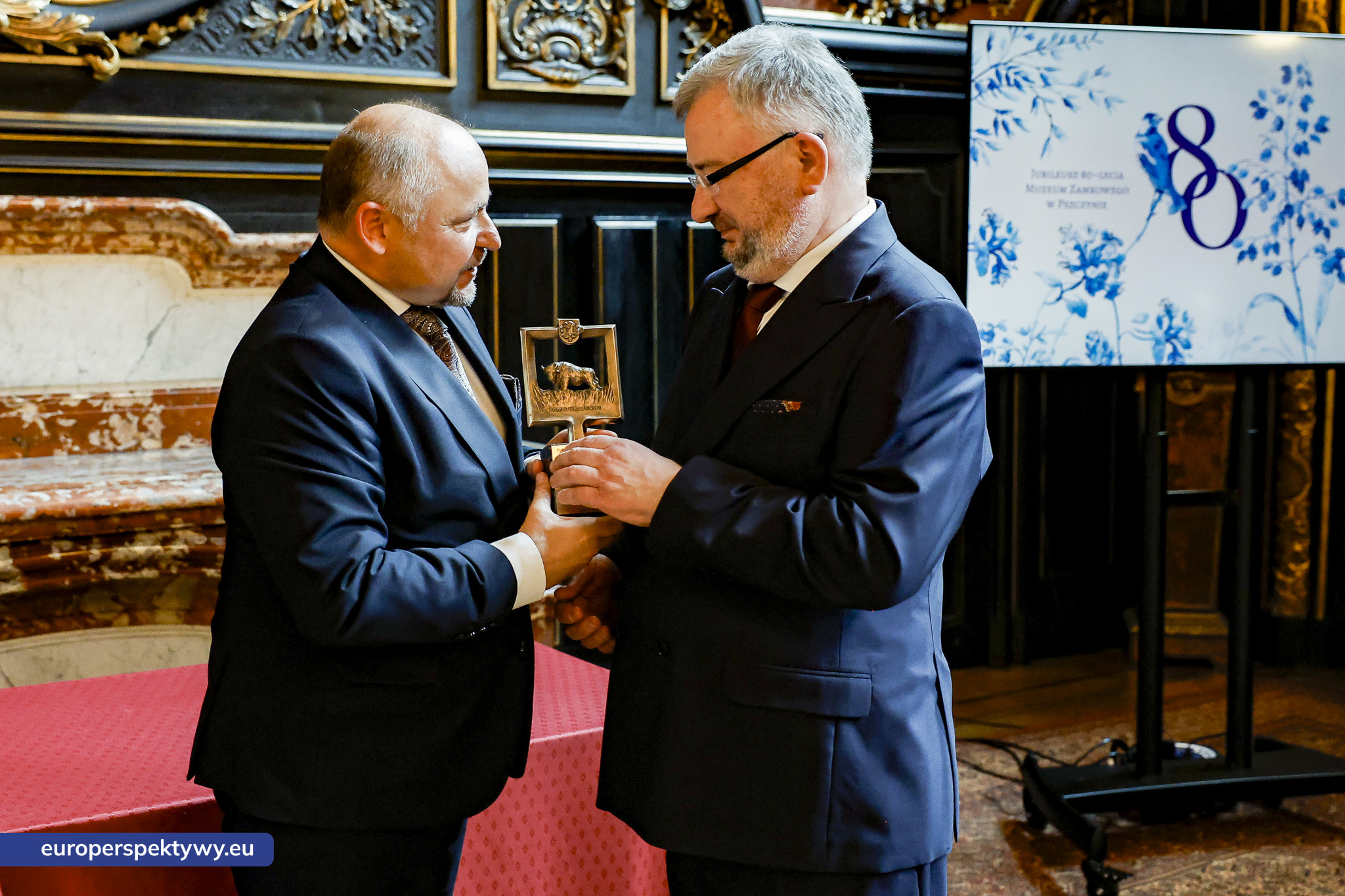 80 lat Muzeum Zamkowego w Pszczynie. Maciej Kluss wyróżniony Żubrem Starosty Pszczyńskiego Źródło: https://www.pless.pl. Zapoznaj się z pełną treścią artykułu: https://www.pless.pl/wiadomosci/94971-80-lat-muzeum-zamkowego-w-pszczynie-maciej-kluss-wyrozniony-zubrem-starosty-pszczynskiego-pszczyna