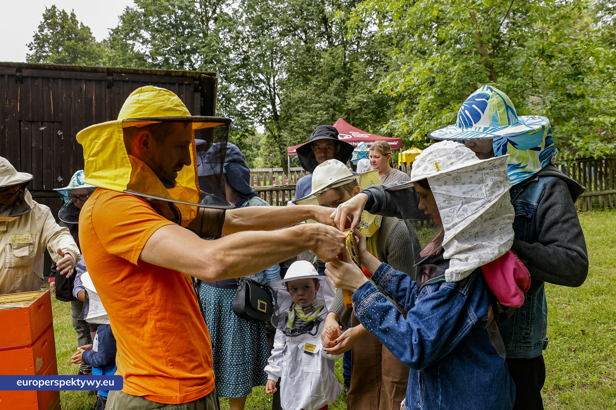 Europerspektywy Dzień Miodu w Skansenie – tam, gdzie tradycja spotyka troskę o przyrodę [fotoreportaż]