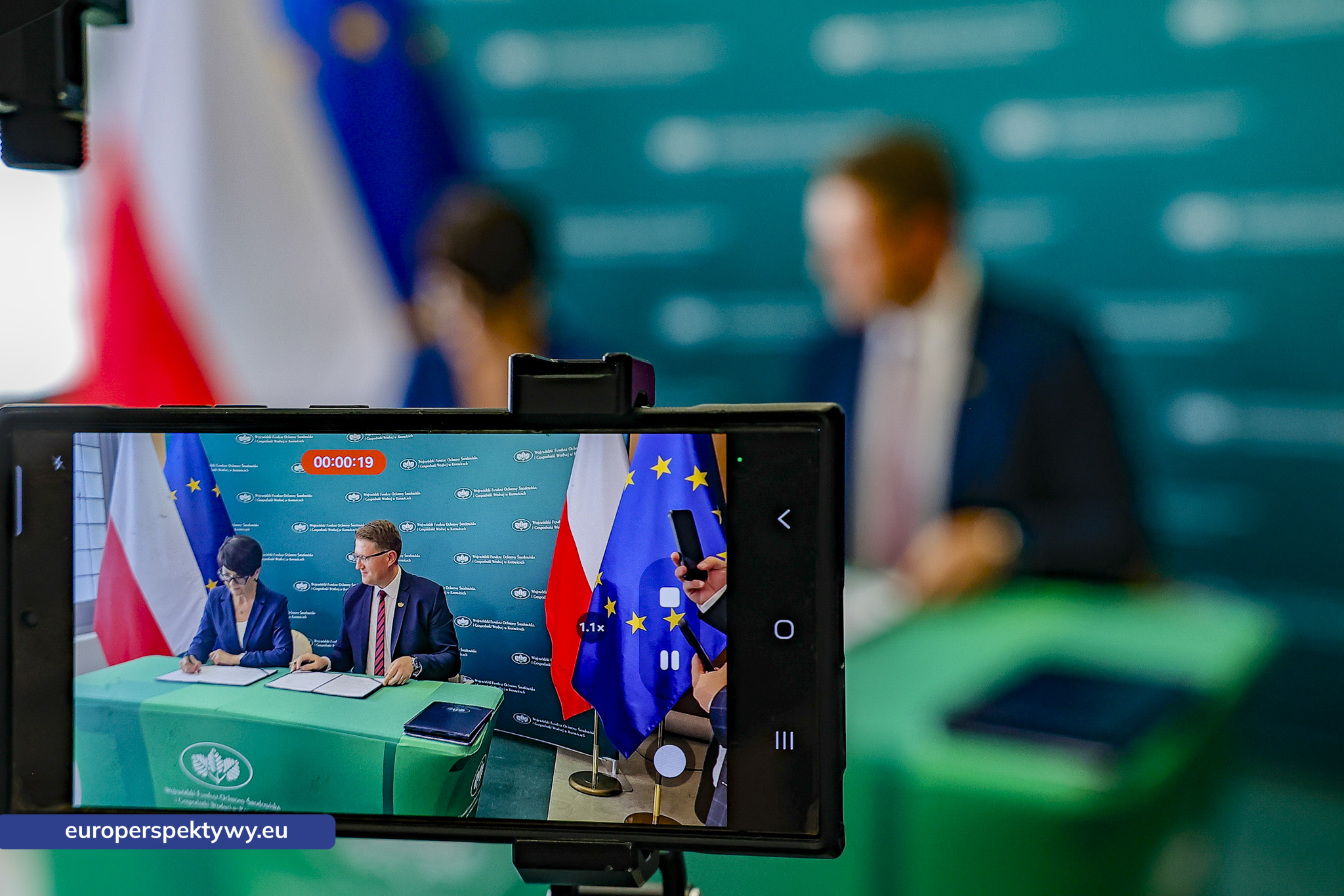 WFOŚiGW Podpisanie umów z Gminą Bestwiną oraz Wodociągami Cieszyńskimi -15 Europerspektywy WFOŚiGW wsparł inwestycje w bezpieczeństwo dostaw wody. Umowy z Gminą Bestwina i Wodociągami Cieszyńskimi podpisane