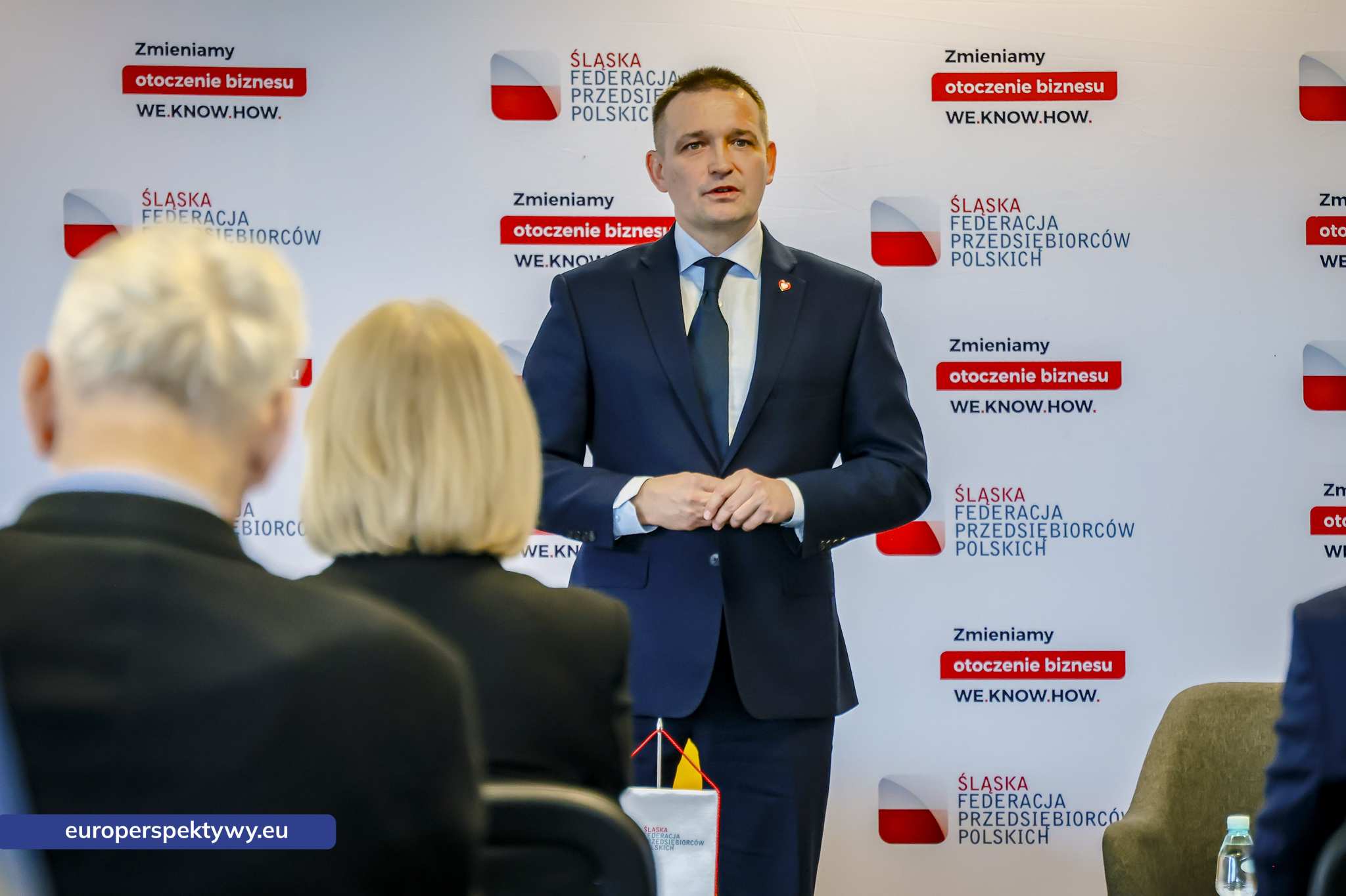 Wystąpienie wiceministra Michała Jarosa, widok zza pleców słuchaczy