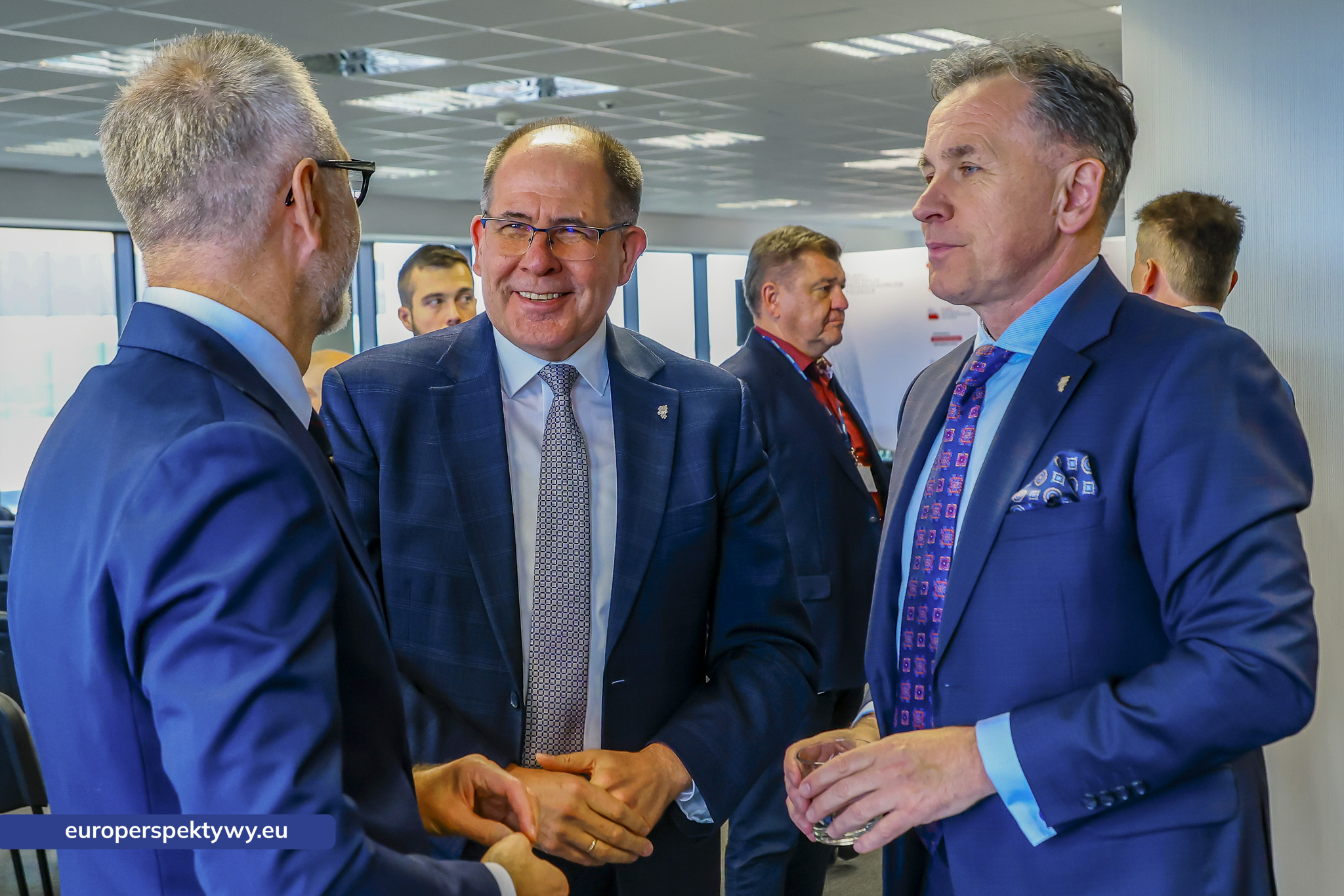 Jacek Brzezinka, wiceprezes zarządu KSSE, w rozmowie z uczestnikami spotkania ŚFPP
