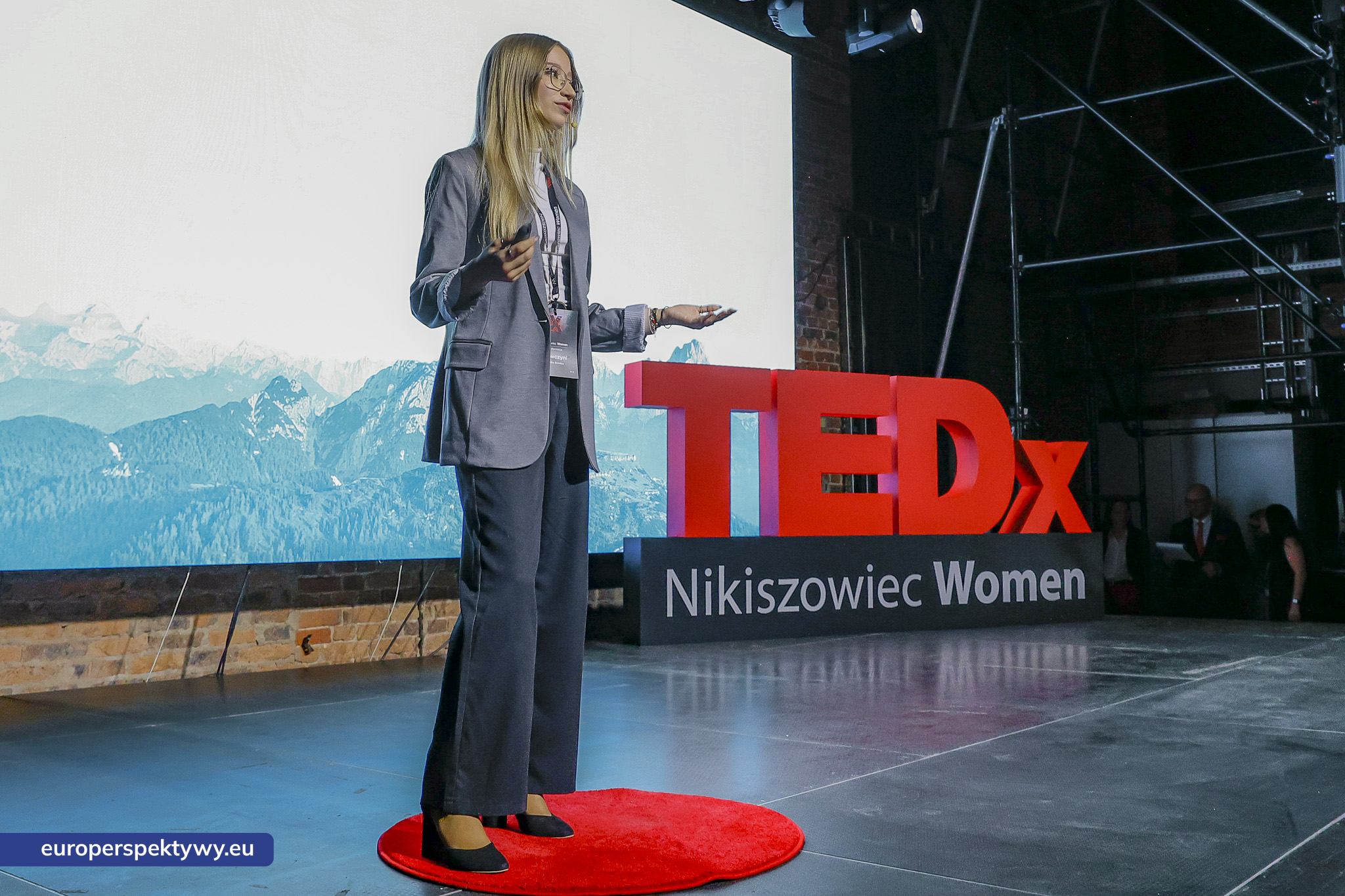 TEDxNikiszowiec Women 2026 Europerspektywy TEDxNikiszowiec Women. O transformacji, odwadze i szukaniu własnej drogi