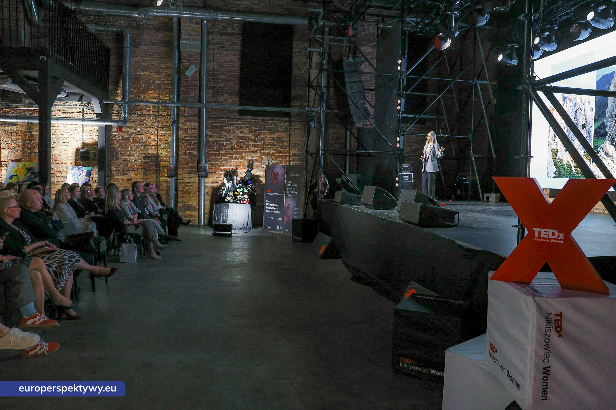 TEDxNikiszowiec Women 2026 Europerspektywy TEDxNikiszowiec Women. O transformacji, odwadze i szukaniu własnej drogi