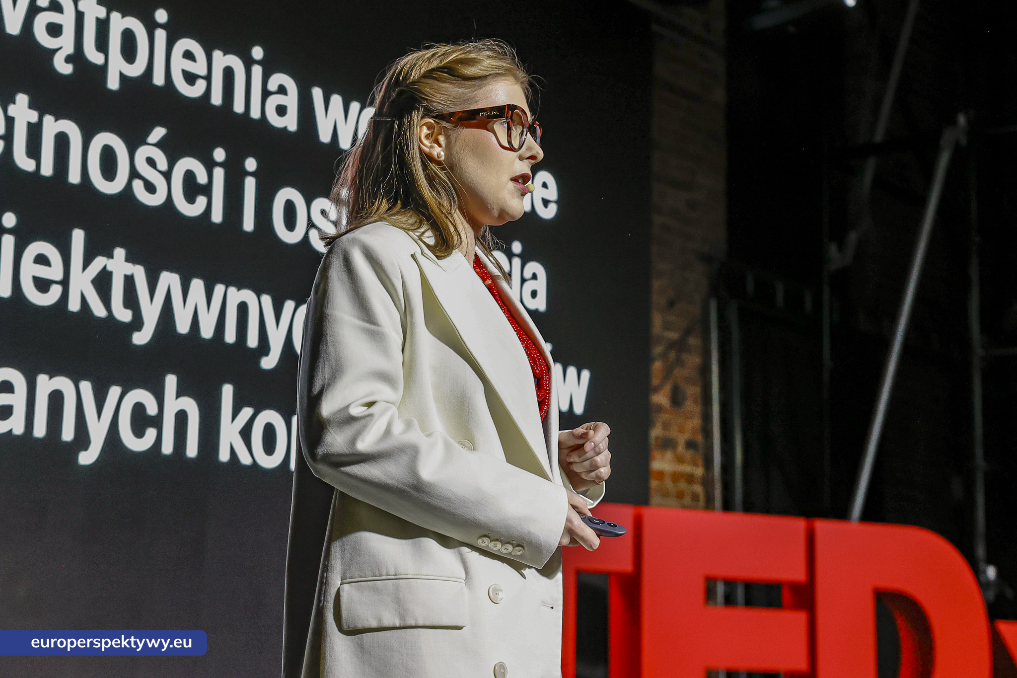 TEDxNikiszowiec Women 2026 Europerspektywy TEDxNikiszowiec Women. O transformacji, odwadze i szukaniu własnej drogi
