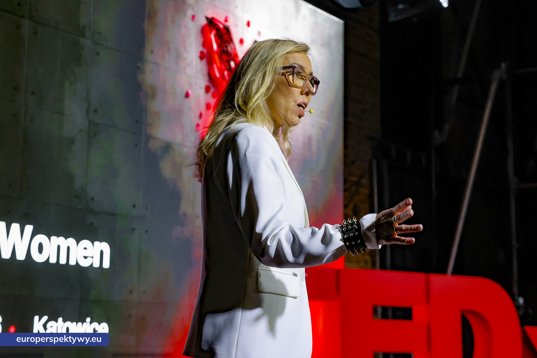 TEDxNikiszowiec Women 2026 Europerspektywy TEDxNikiszowiec Women. O transformacji, odwadze i szukaniu własnej drogi