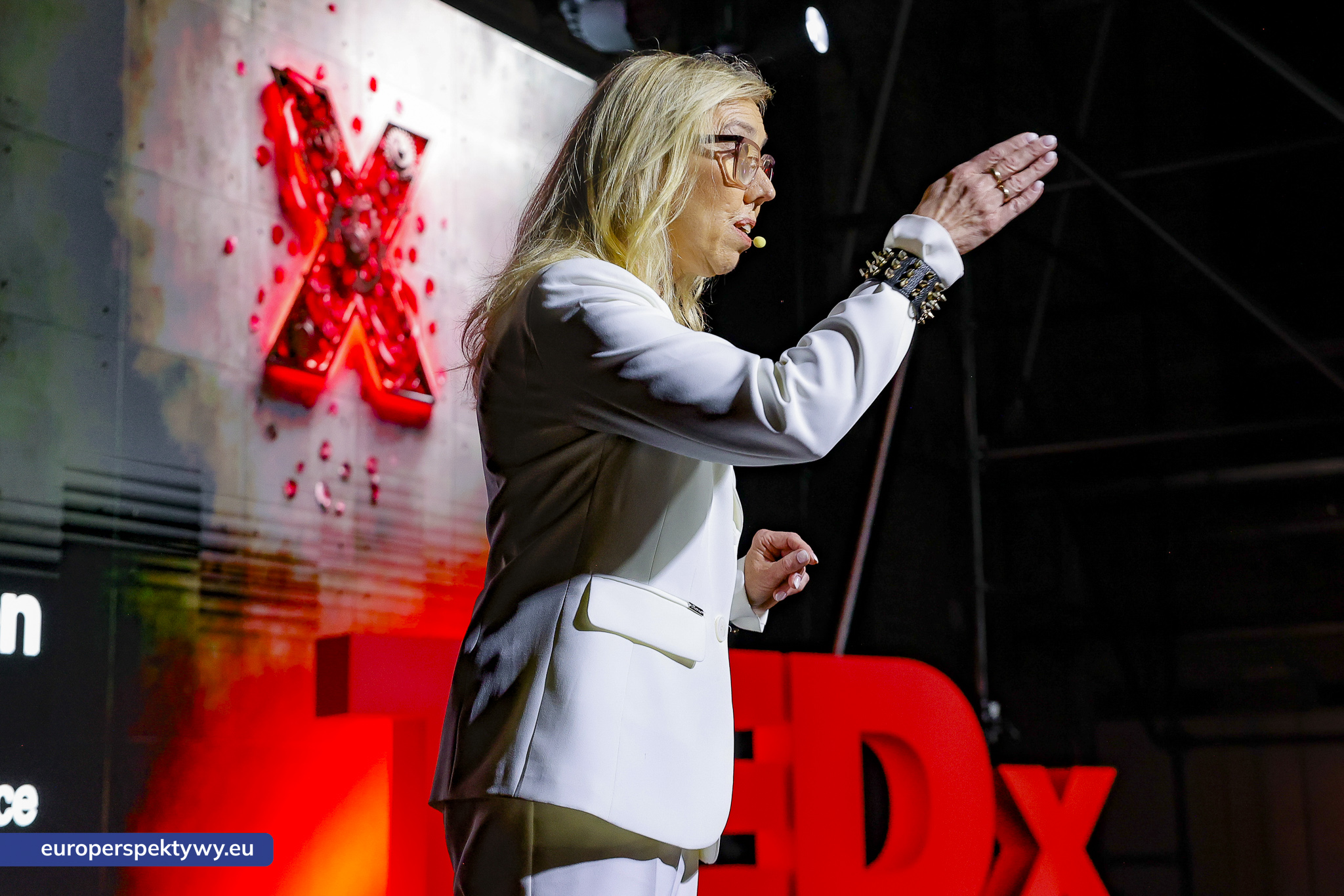 TEDxNikiszowiec Women 2026 Europerspektywy TEDxNikiszowiec Women. O transformacji, odwadze i szukaniu własnej drogi