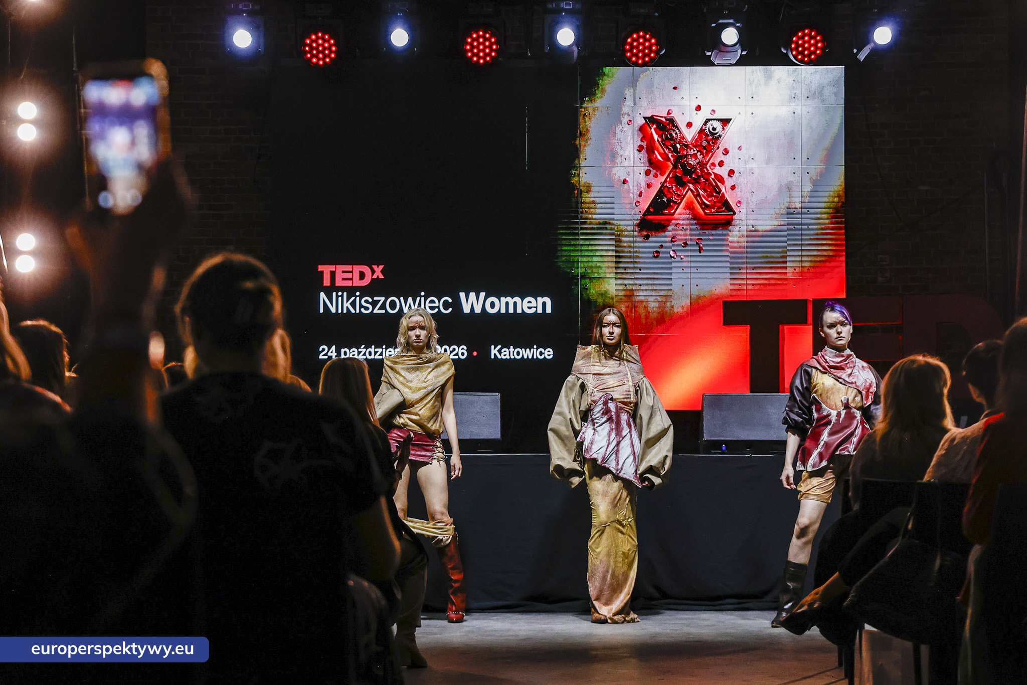 TEDxNikiszowiec Women 2026 Europerspektywy TEDxNikiszowiec Women. O transformacji, odwadze i szukaniu własnej drogi