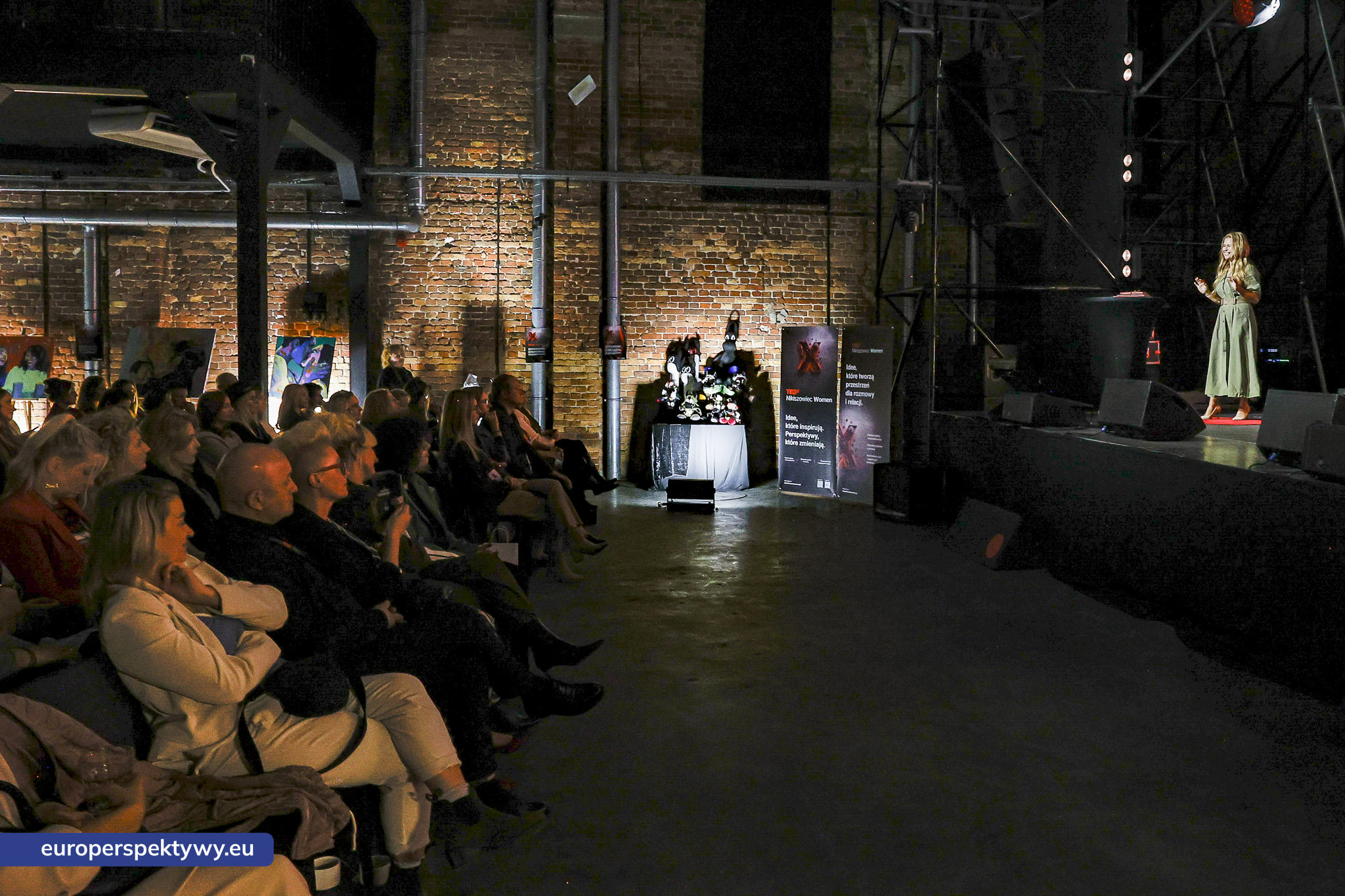 TEDxNikiszowiec Women 2026 Europerspektywy TEDxNikiszowiec Women. O transformacji, odwadze i szukaniu własnej drogi